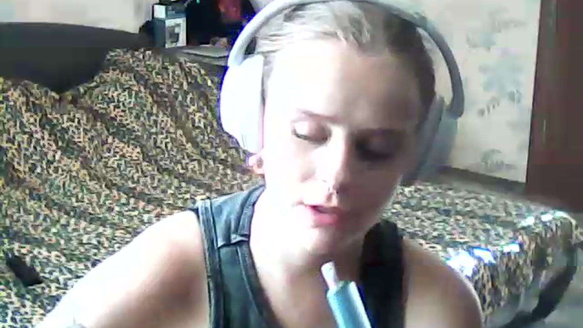 Gallery image thumbnail from ViennaLuxor's myfreecams stream on, 08/15/2026, 16:17 image 14 of 20