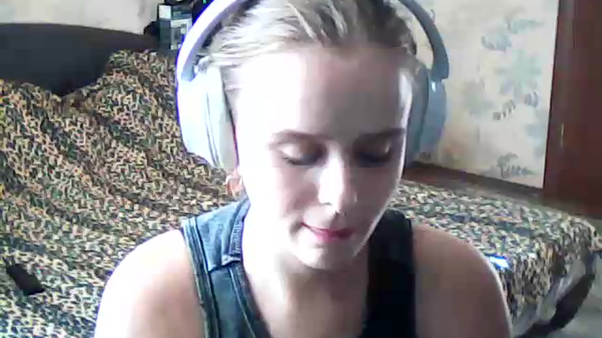 Gallery image thumbnail from ViennaLuxor's myfreecams stream on, 08/15/2026, 16:17 image 17 of 20