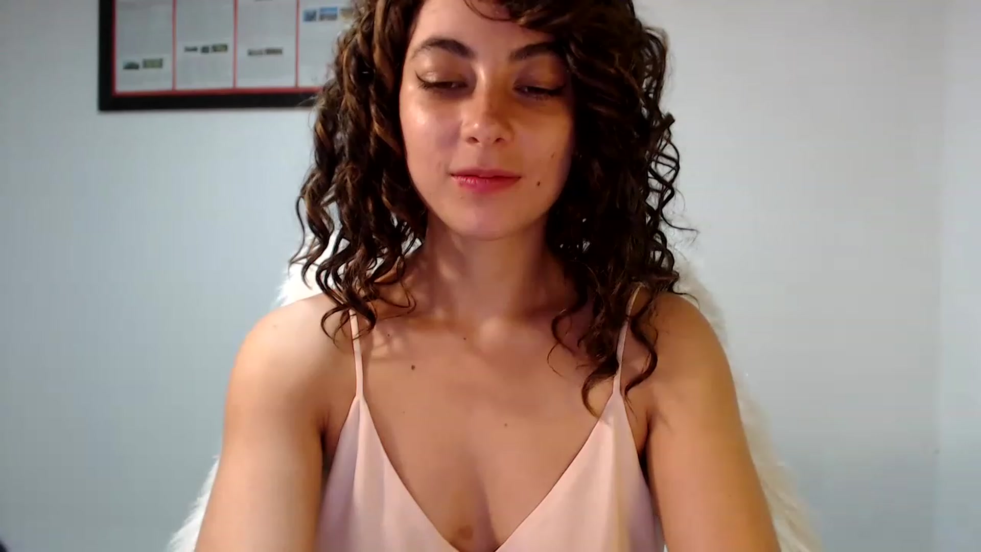 Gallery image thumbnail from Viiolet's myfreecams stream on, 05/07/2023, 16:57 image 14 of 20