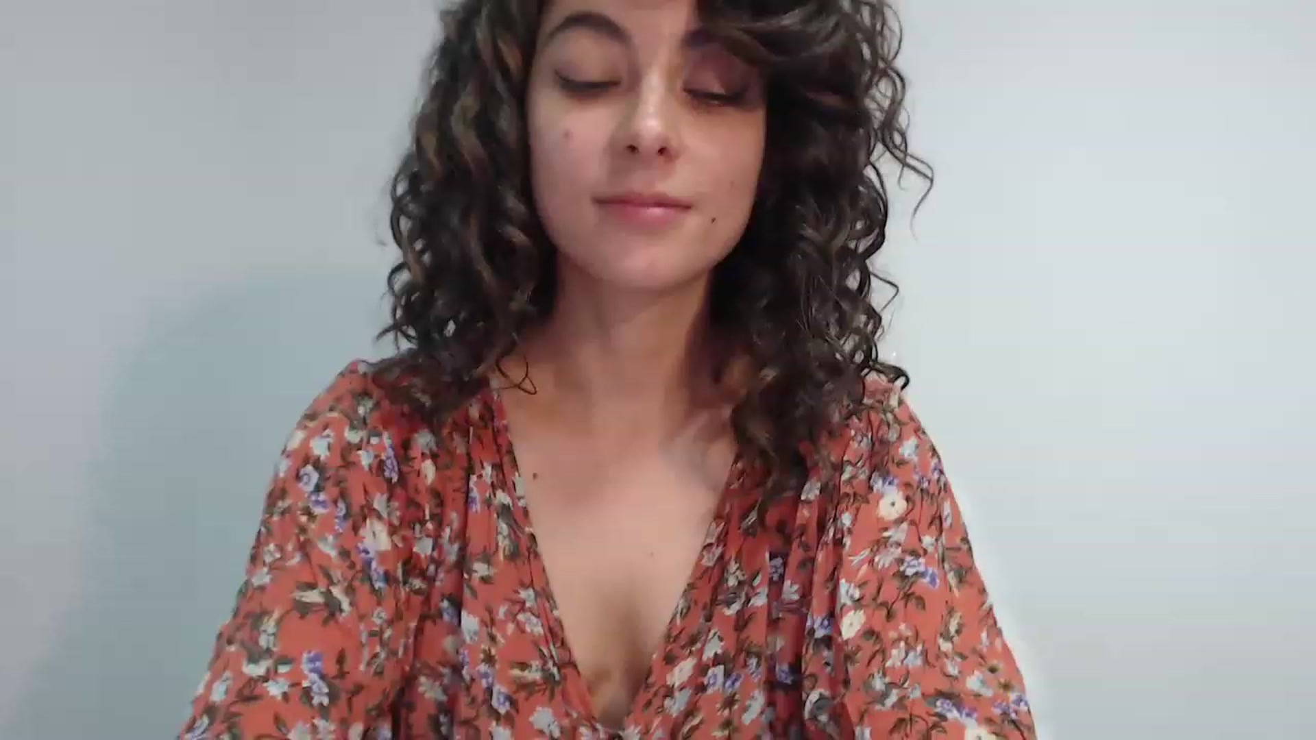 Gallery image thumbnail from Viiolet's myfreecams stream on, 06/02/2023, 19:37 image 17 of 20