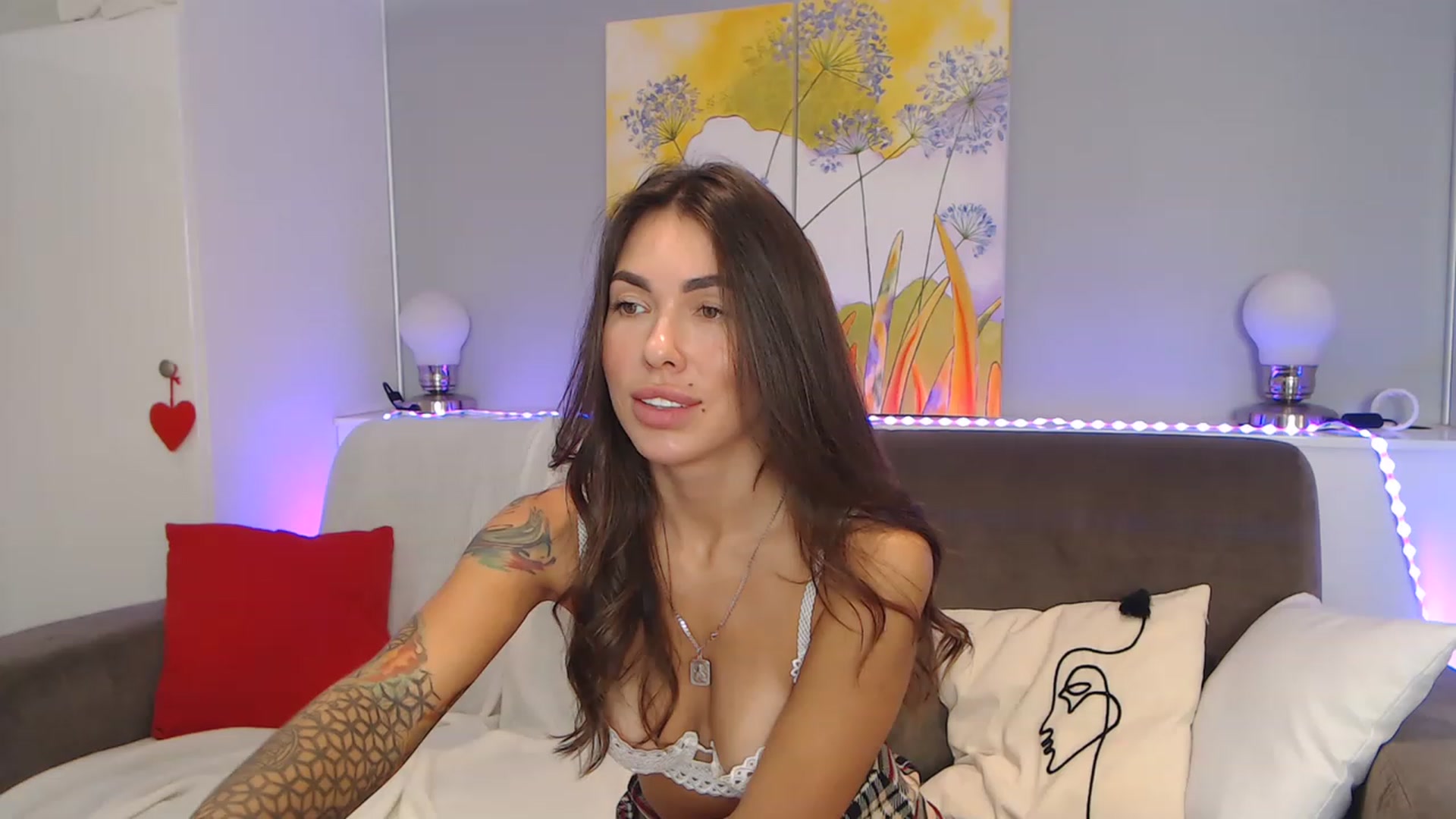 Gallery image thumbnail from VikiEvans's myfreecams stream on, 11/17/2022, 17:54 image 19 of 20