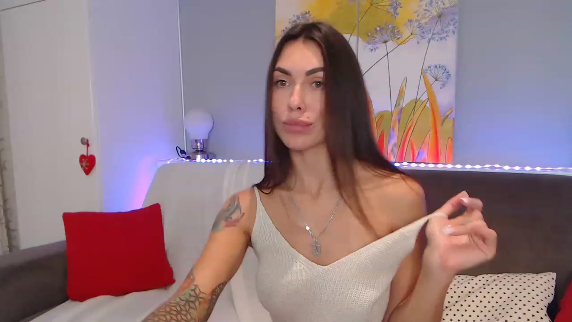 Gallery image thumbnail from VikiEvans's myfreecams stream on, 11/23/2022, 21:31 image 19 of 20