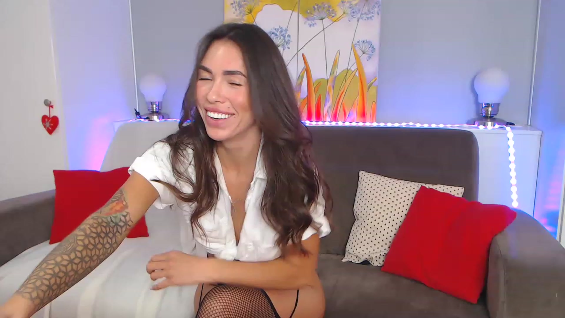 Gallery image thumbnail from VikiEvans's myfreecams stream on, 12/02/2022, 18:16 image 18 of 20