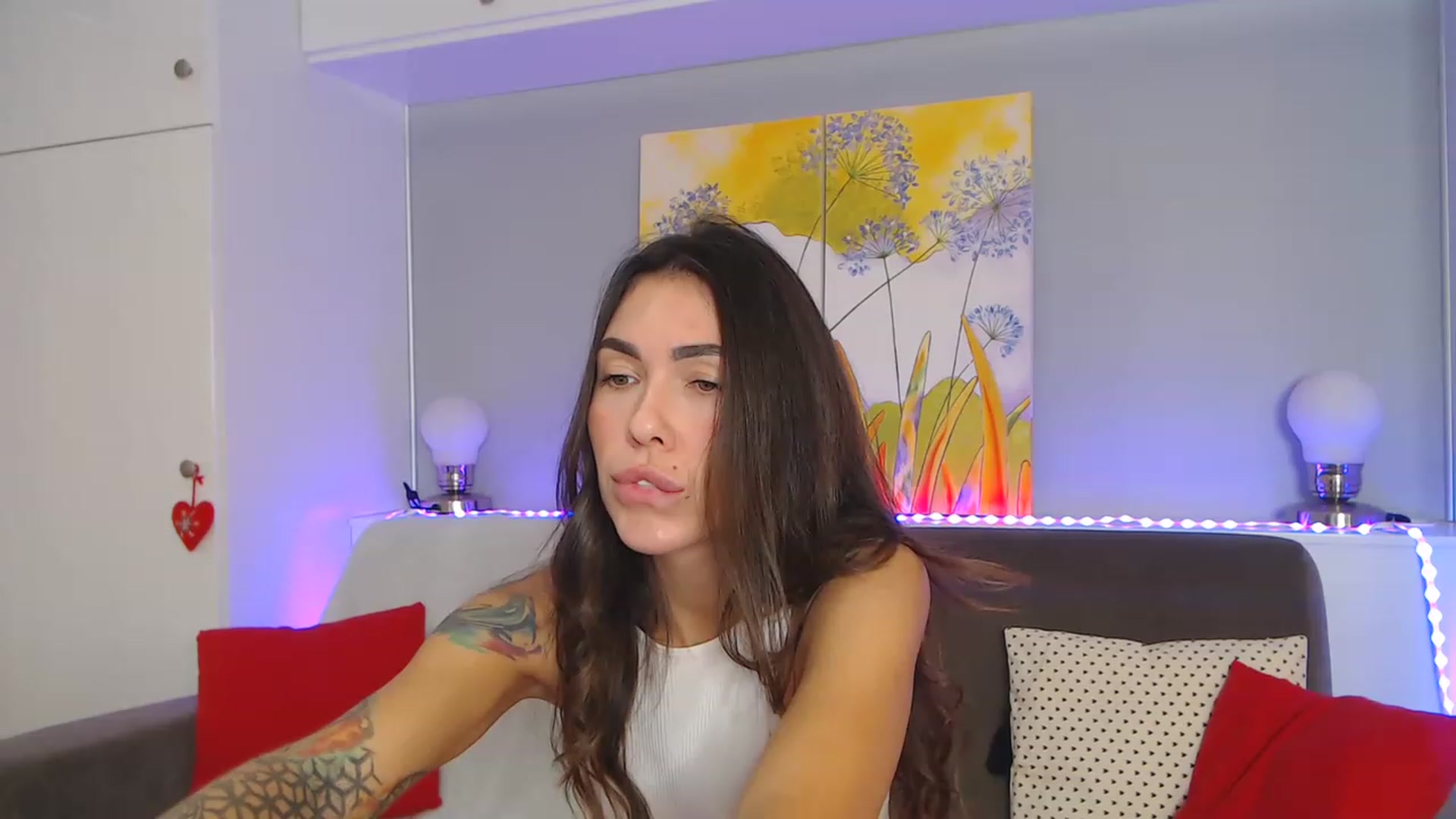 Gallery image thumbnail from VikiEvans's myfreecams stream on, 12/03/2022, 16:19 image 17 of 20