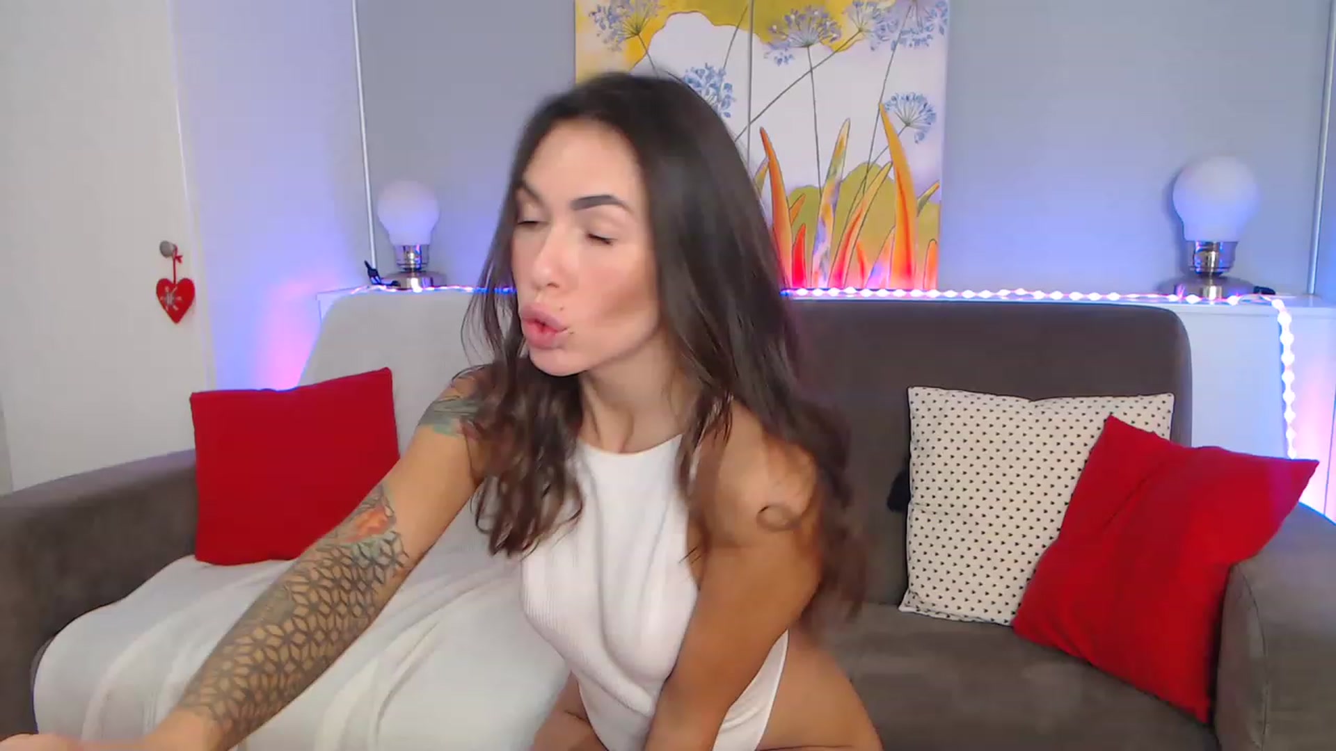 Gallery image thumbnail from VikiEvans's myfreecams stream on, 12/03/2022, 16:19 image 1 of 20