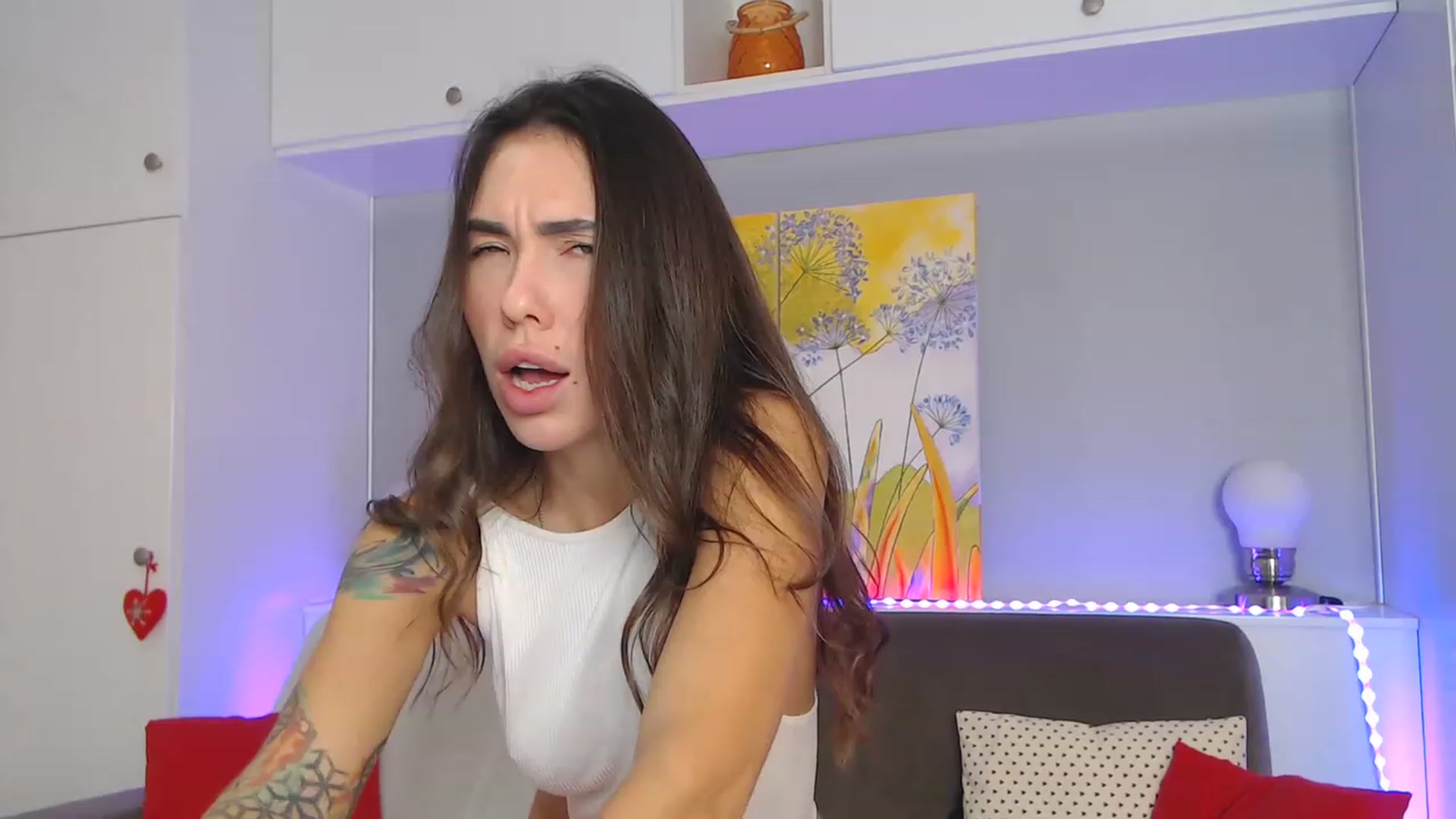 Gallery image thumbnail from VikiEvans's myfreecams stream on, 12/03/2022, 16:19 image 8 of 20