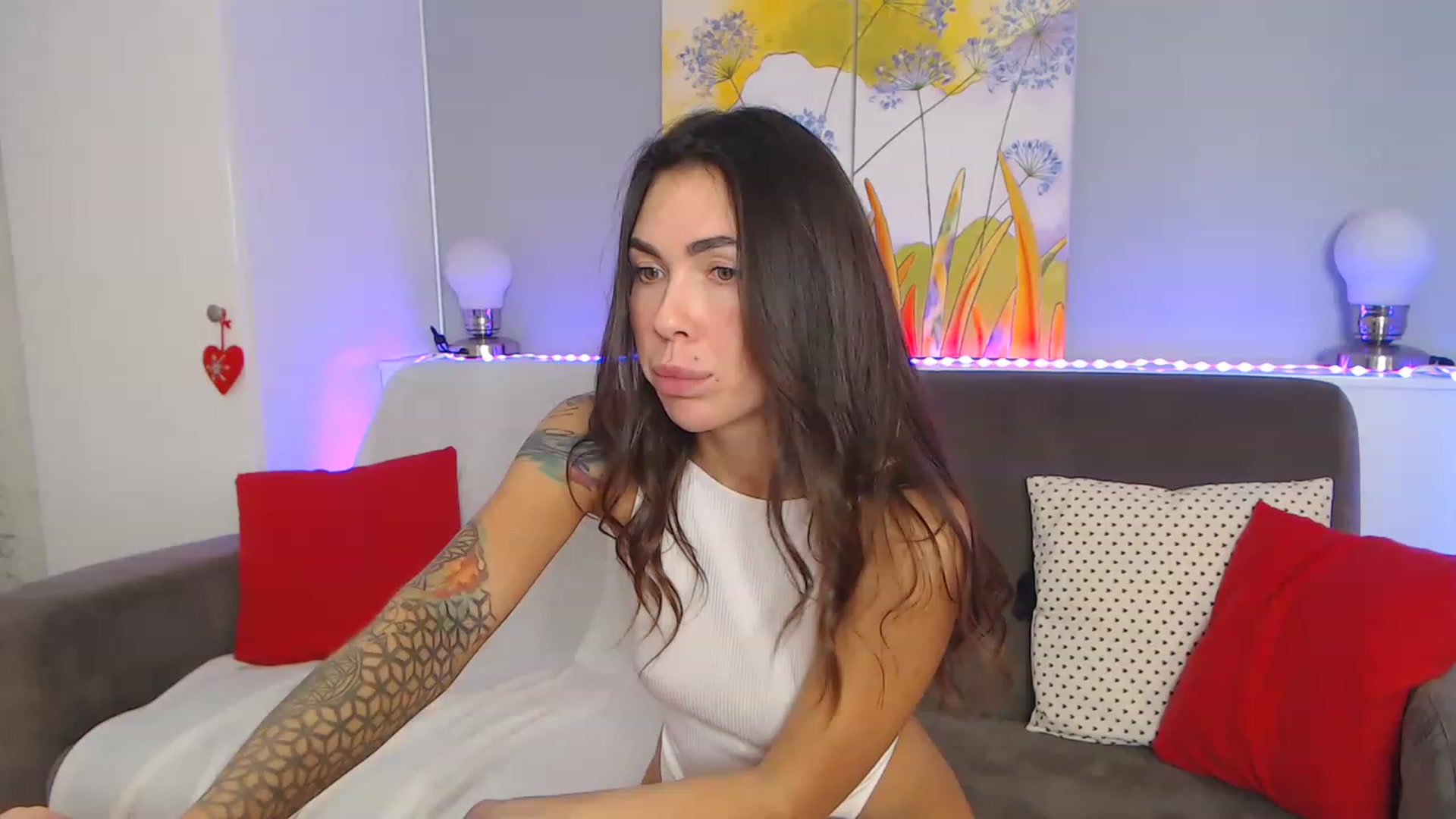 Gallery image thumbnail from VikiEvans's myfreecams stream on, 12/03/2022, 17:31 image 18 of 20