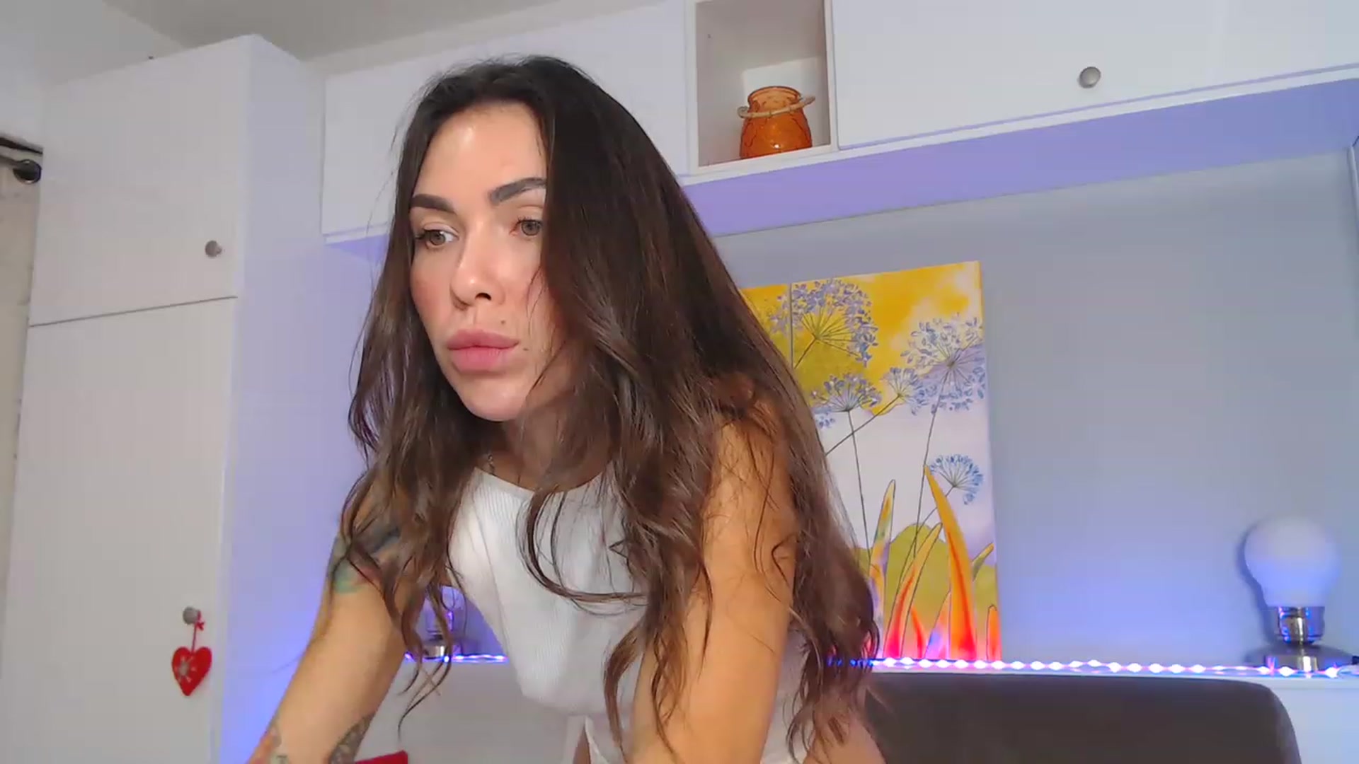 Gallery image thumbnail from VikiEvans's myfreecams stream on, 12/03/2022, 17:31 image 17 of 20