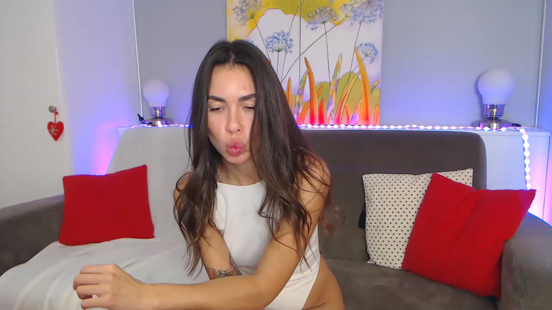 Gallery image thumbnail from VikiEvans's myfreecams stream on, 12/03/2022, 20:43 image 16 of 20
