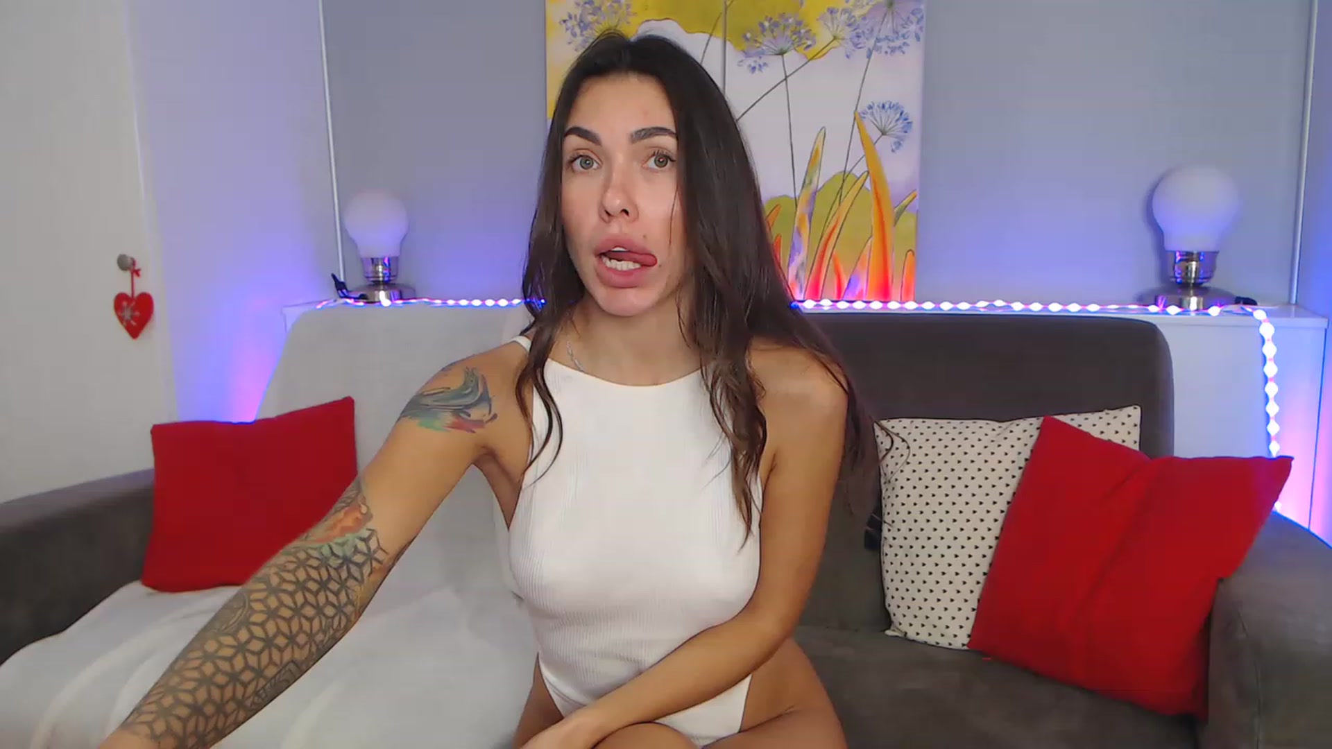 Gallery image thumbnail from VikiEvans's myfreecams stream on, 12/03/2022, 21:20 image 2 of 20