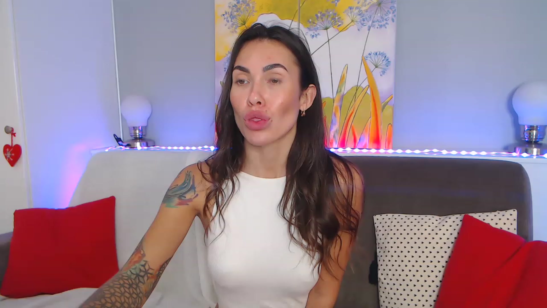 Gallery image thumbnail from VikiEvans's myfreecams stream on, 12/03/2022, 21:49 image 17 of 20