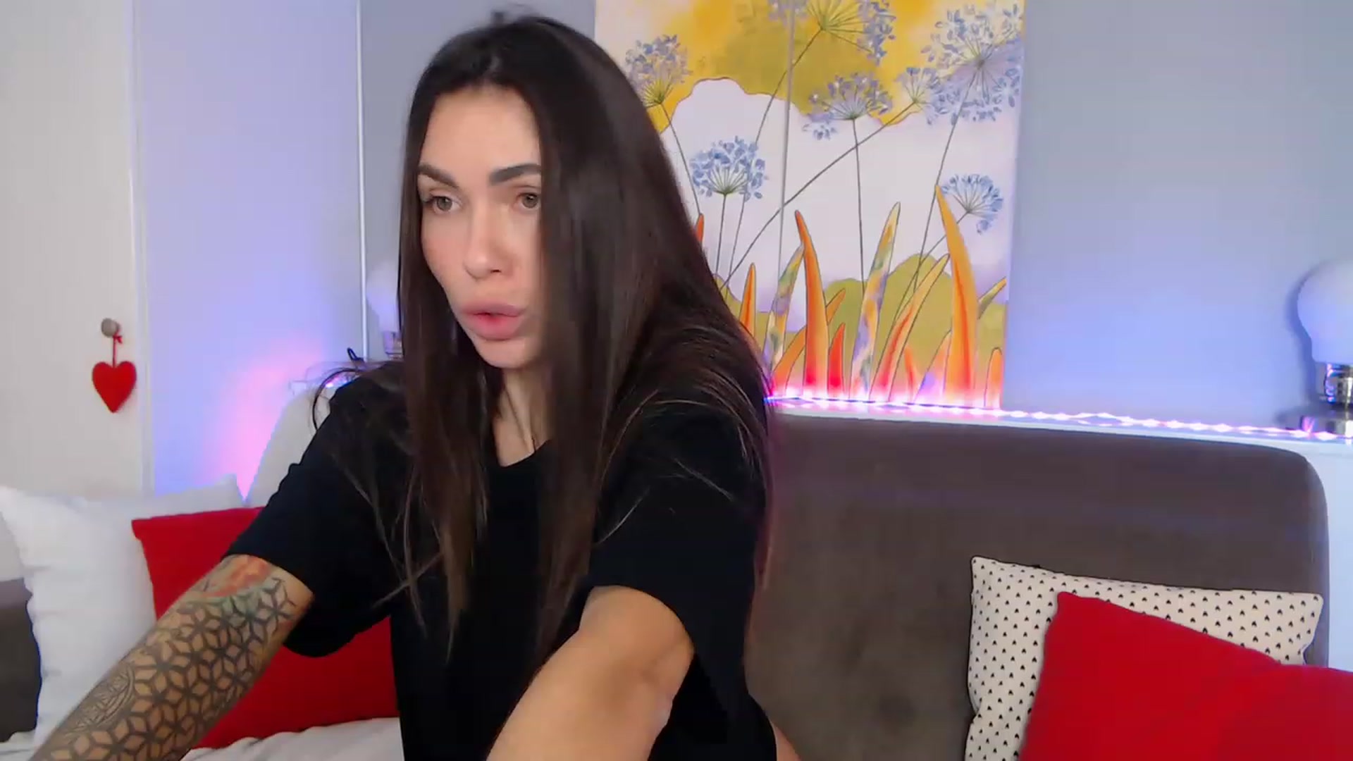 Gallery image thumbnail from VikiEvans's myfreecams stream on, 12/06/2022, 18:44 image 17 of 20