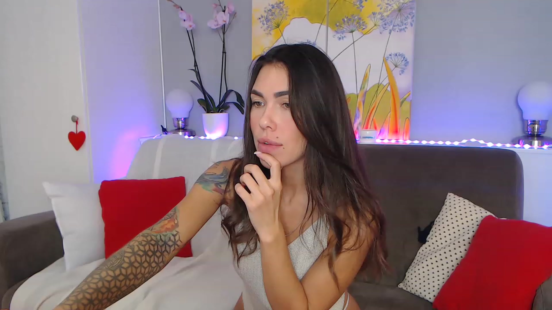 Gallery image thumbnail from VikiEvans's myfreecams stream on, 12/11/2022, 17:22 image 2 of 20