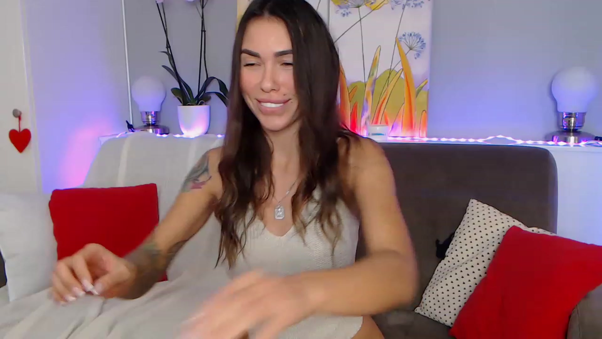 Gallery image thumbnail from VikiEvans's myfreecams stream on, 12/11/2022, 17:22 image 11 of 20