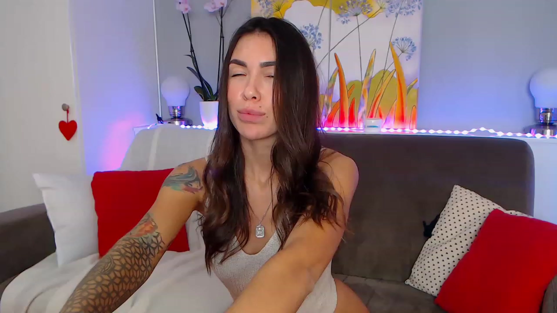 Gallery image thumbnail from VikiEvans's myfreecams stream on, 12/11/2022, 17:22 image 19 of 20