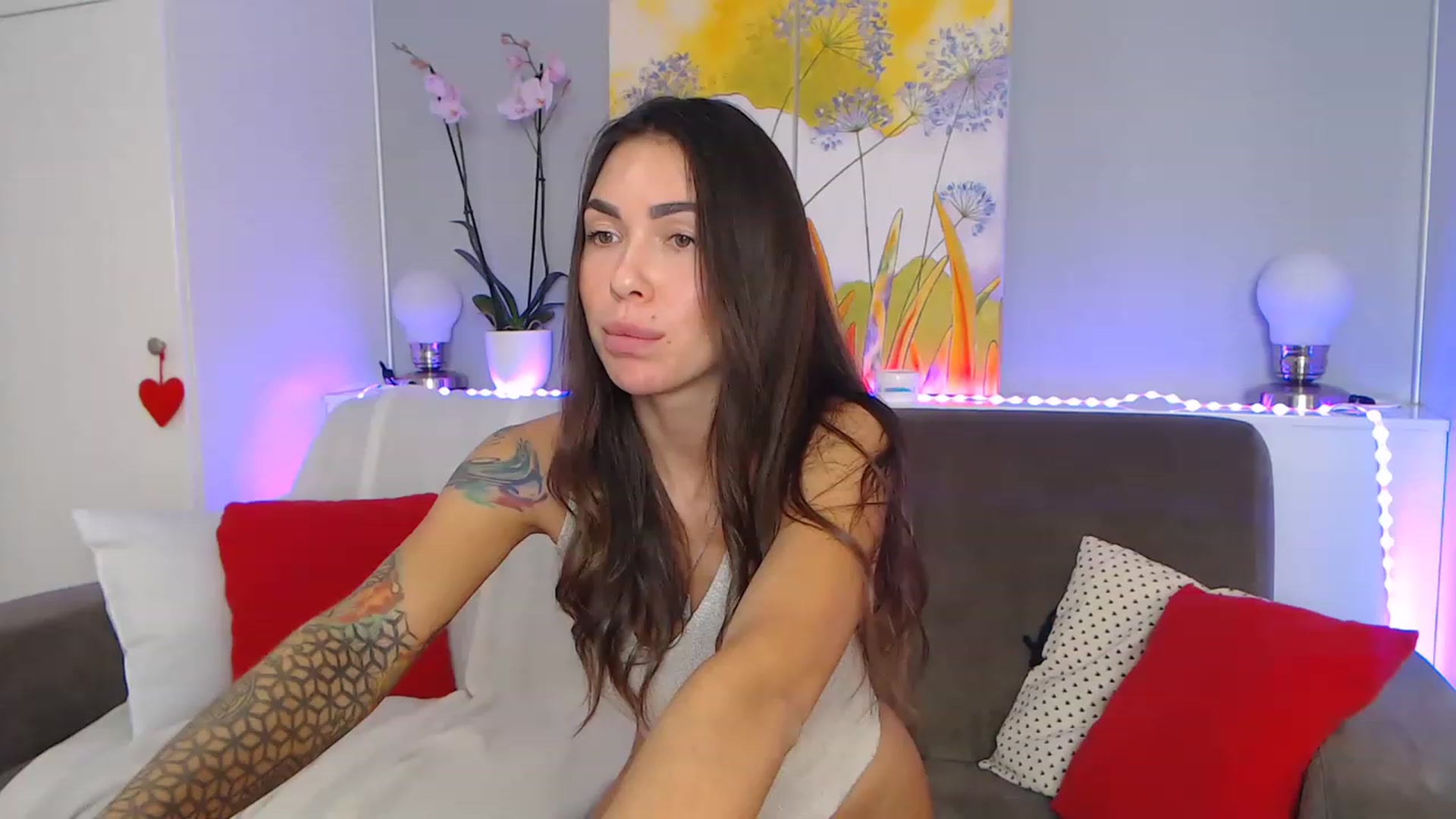 Gallery image thumbnail from VikiEvans's myfreecams stream on, 12/11/2022, 18:39 image 10 of 20