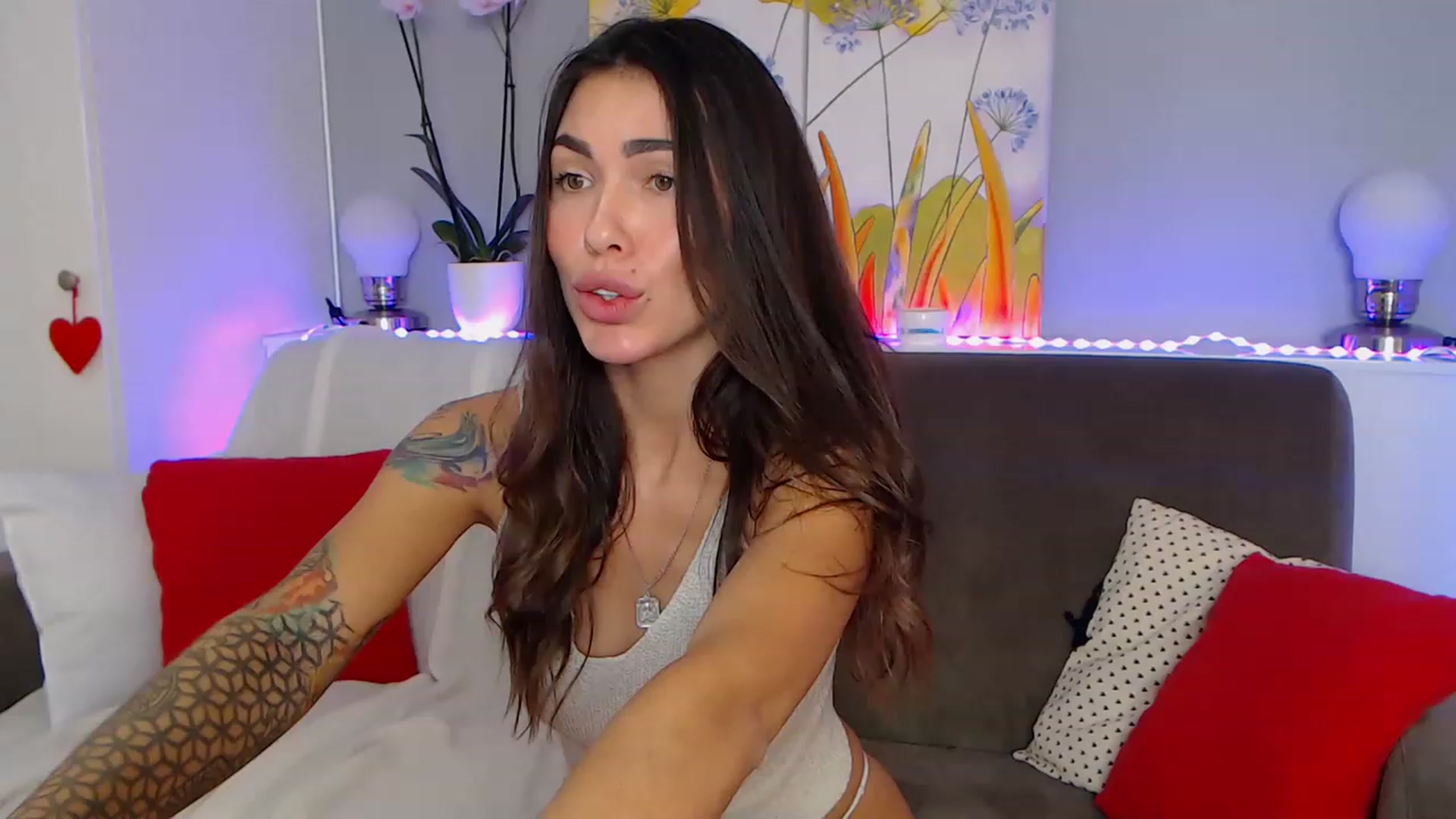 Gallery image thumbnail from VikiEvans's myfreecams stream on, 12/11/2022, 18:39 image 4 of 20