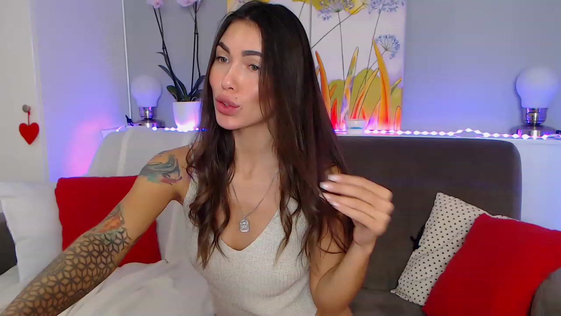 Gallery image thumbnail from VikiEvans's myfreecams stream on, 12/11/2022, 18:39 image 3 of 20