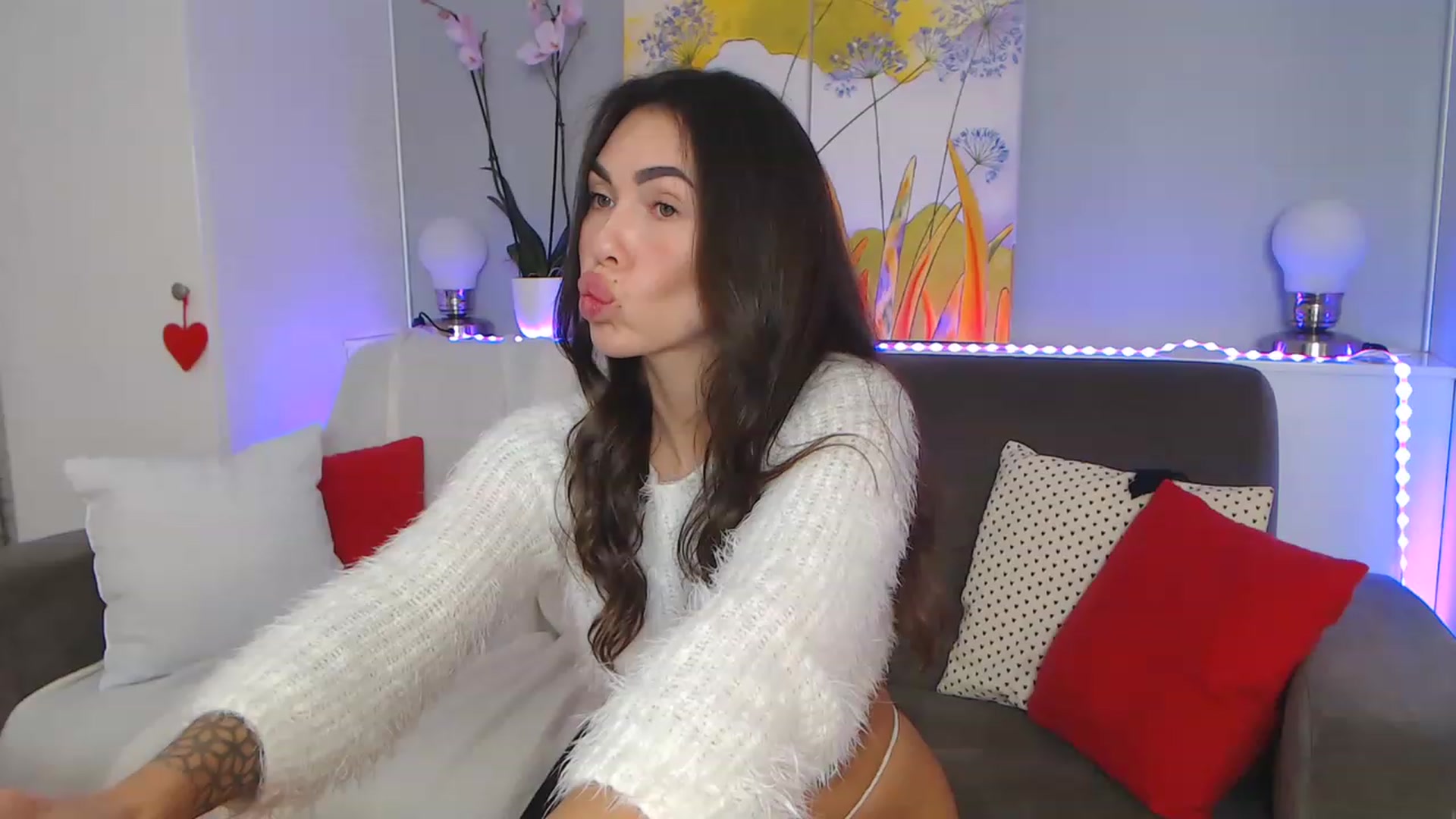 Gallery image thumbnail from VikiEvans's myfreecams stream on, 12/12/2022, 16:50 image 11 of 20