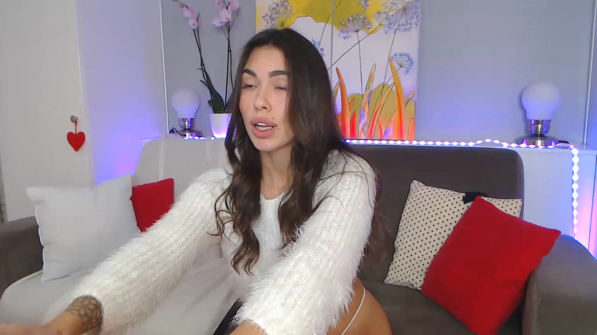 Gallery image thumbnail from VikiEvans's myfreecams stream on, 12/12/2022, 16:50 image 10 of 20