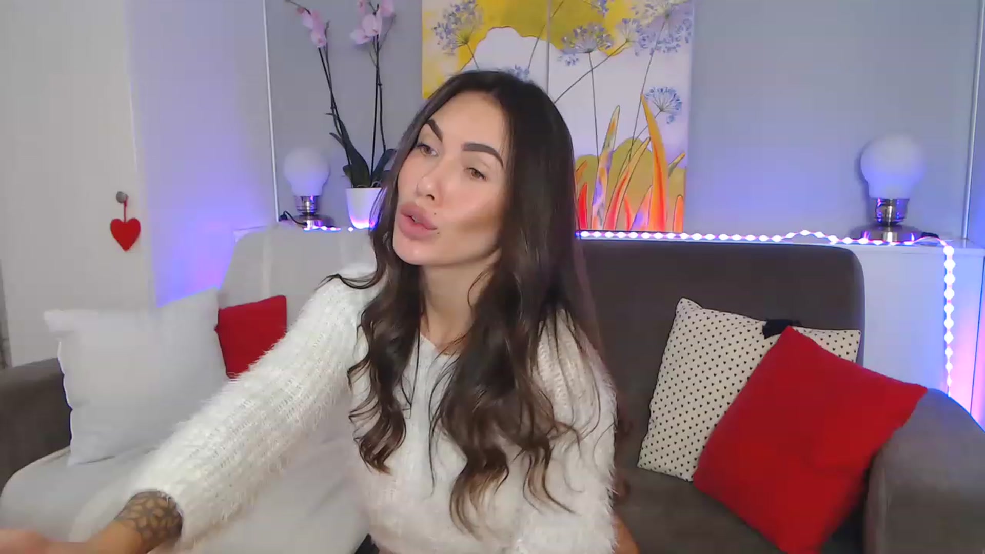 Gallery image thumbnail from VikiEvans's myfreecams stream on, 12/12/2022, 16:50 image 13 of 20