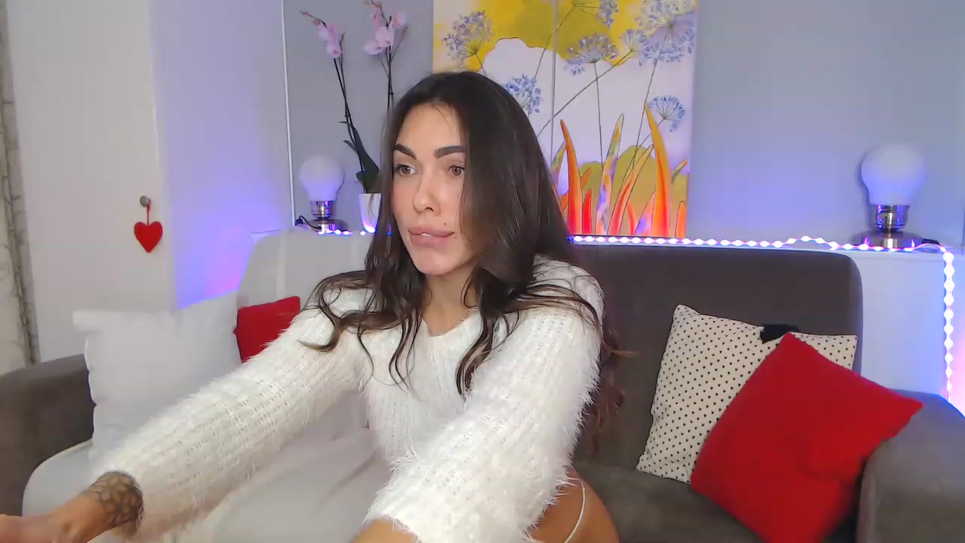 Gallery image thumbnail from VikiEvans's myfreecams stream on, 12/12/2022, 18:03 image 17 of 20