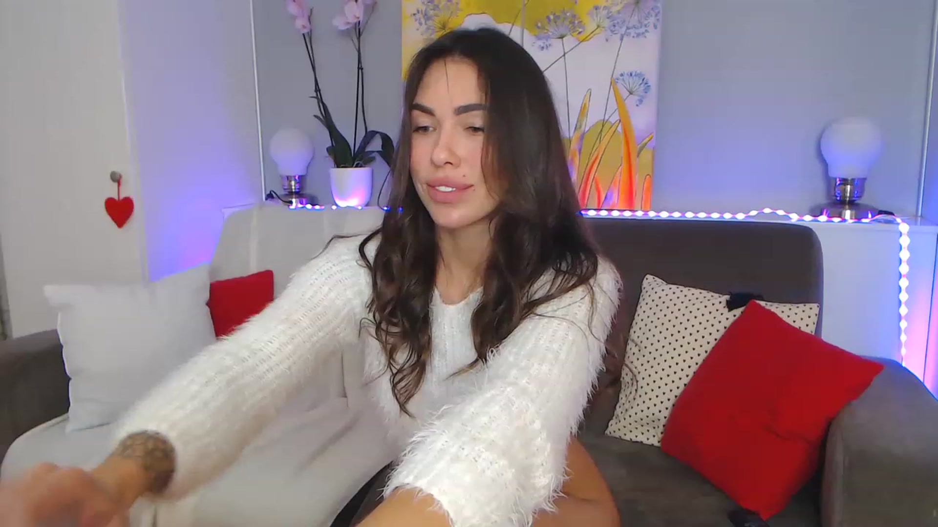 Gallery image thumbnail from VikiEvans's myfreecams stream on, 12/12/2022, 18:03 image 6 of 20