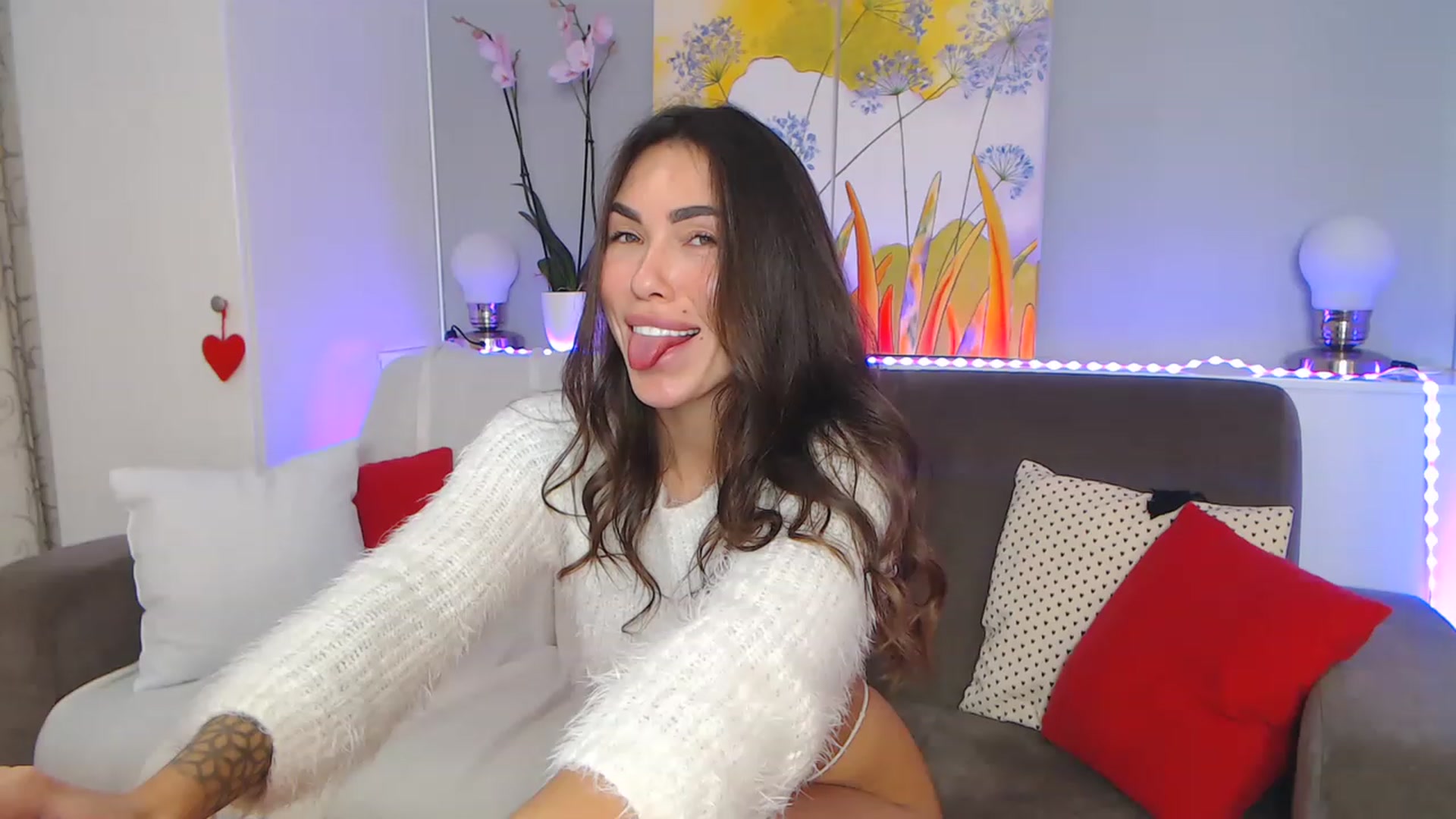 Gallery image thumbnail from VikiEvans's myfreecams stream on, 12/12/2022, 18:03 image 20 of 20