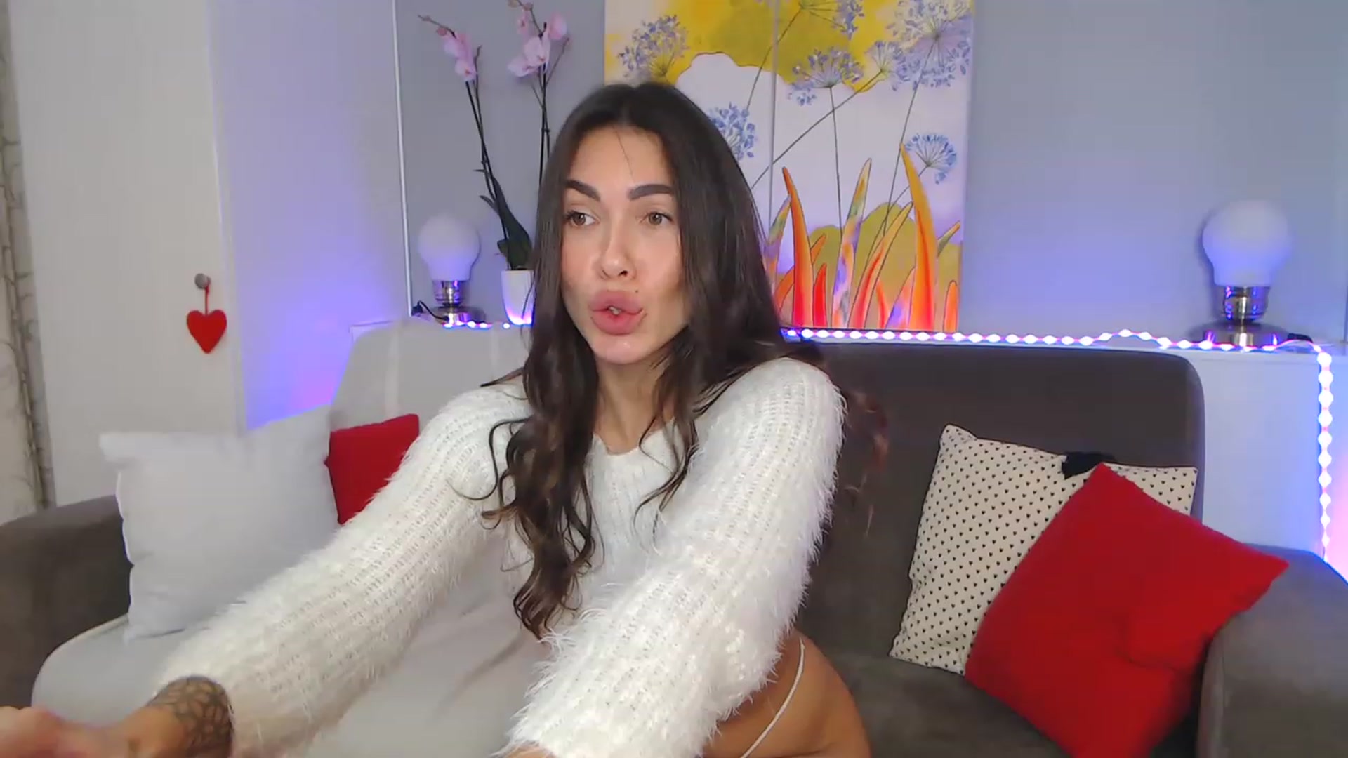 Gallery image thumbnail from VikiEvans's myfreecams stream on, 12/12/2022, 18:03 image 11 of 20