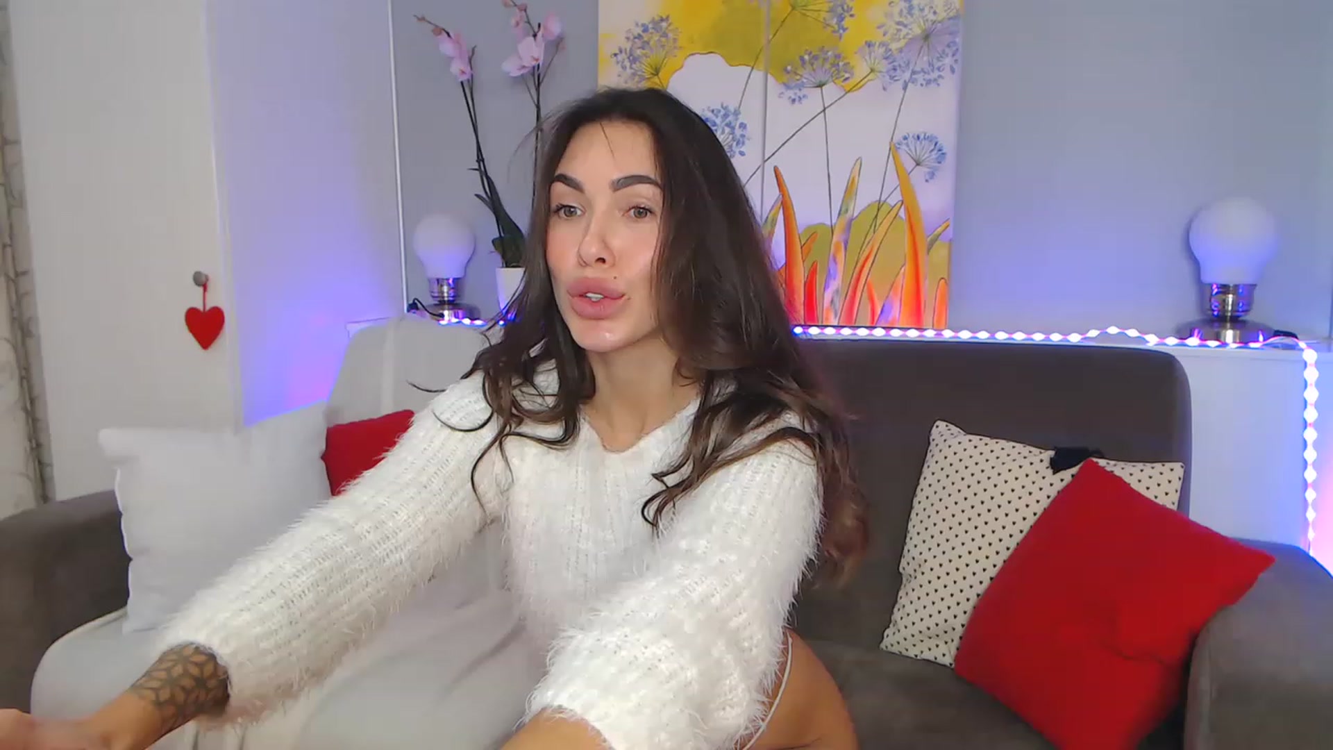 Gallery image thumbnail from VikiEvans's myfreecams stream on, 12/12/2022, 18:03 image 12 of 20
