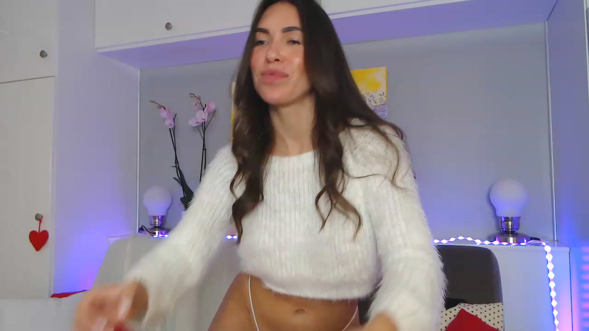 Gallery image thumbnail from VikiEvans's myfreecams stream on, 12/12/2022, 22:05 image 18 of 20