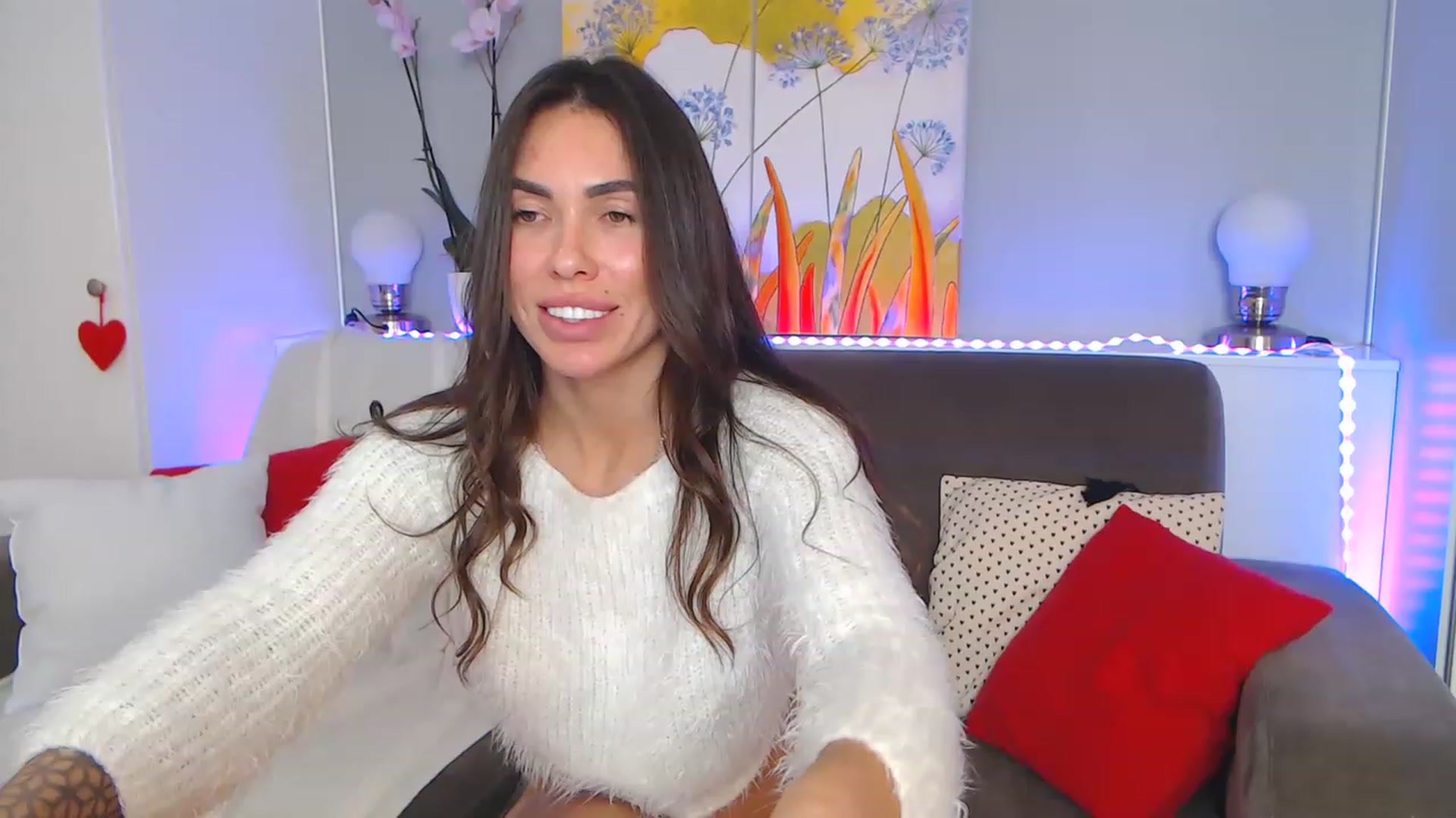 Gallery image thumbnail from VikiEvans's myfreecams stream on, 12/12/2022, 22:05 image 3 of 20