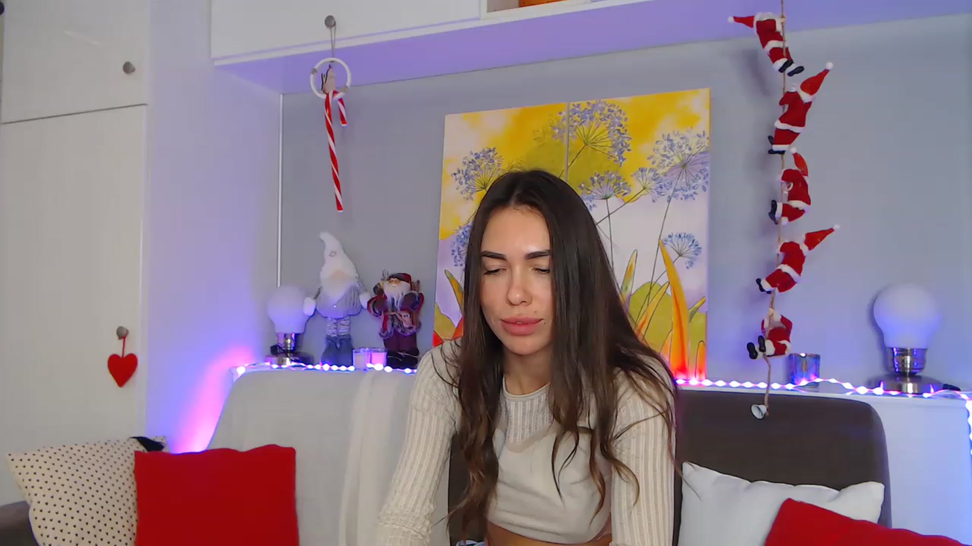 Gallery image thumbnail from VikiEvans's myfreecams stream on, 12/19/2022, 19:27 image 15 of 20