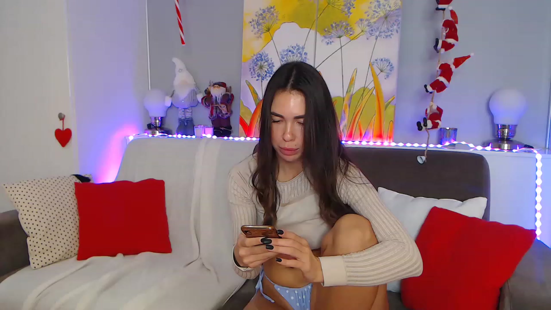Gallery image thumbnail from VikiEvans's myfreecams stream on, 12/19/2022, 19:27 image 19 of 20