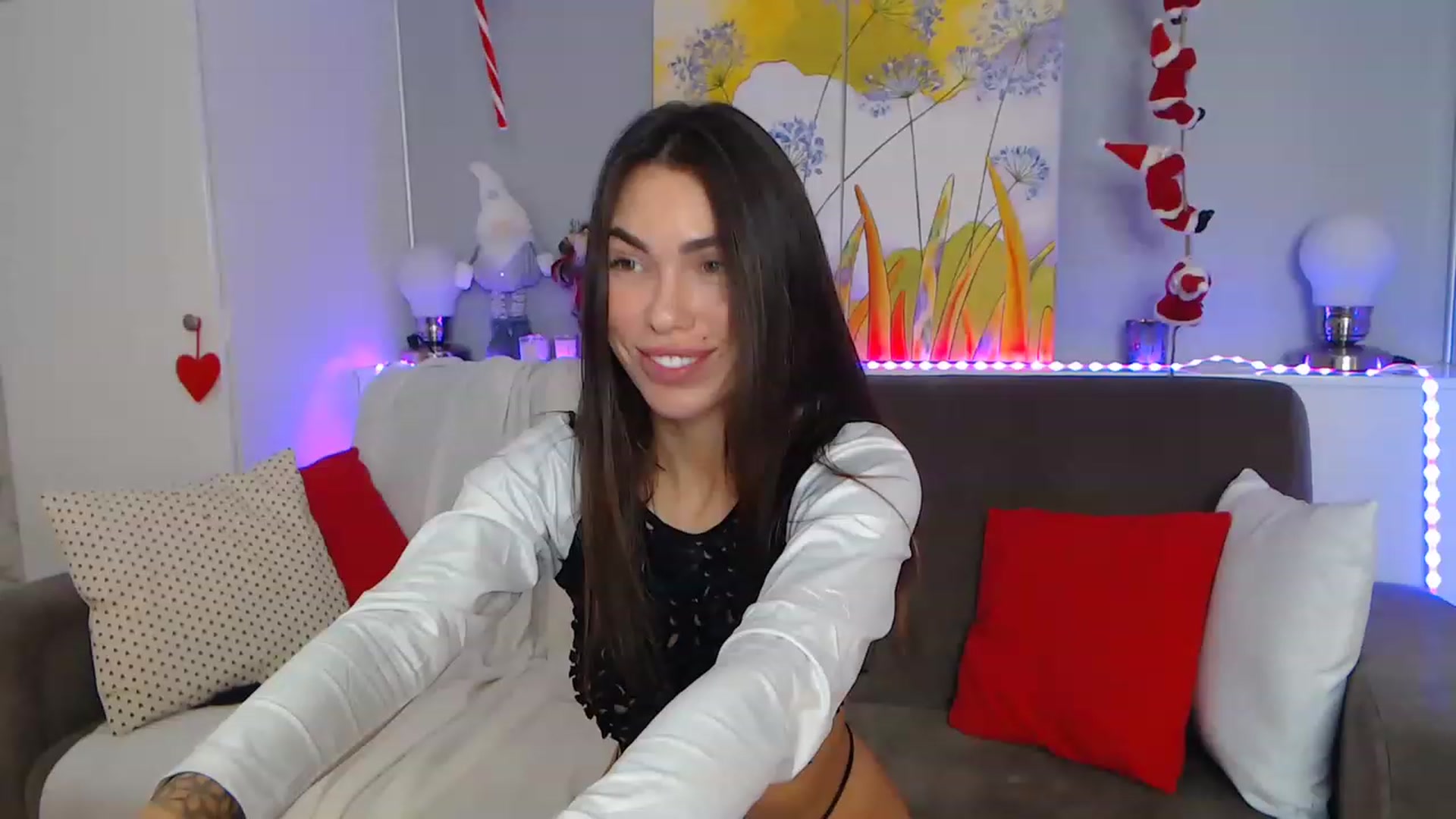 Gallery image thumbnail from VikiEvans's myfreecams stream on, 12/21/2022, 17:51 image 11 of 20