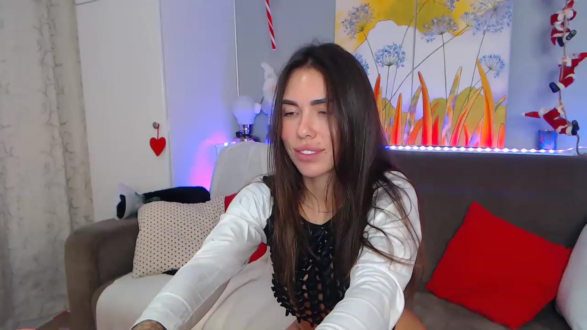 Gallery image thumbnail from VikiEvans's myfreecams stream on, 12/22/2022, 24:34 image 16 of 20