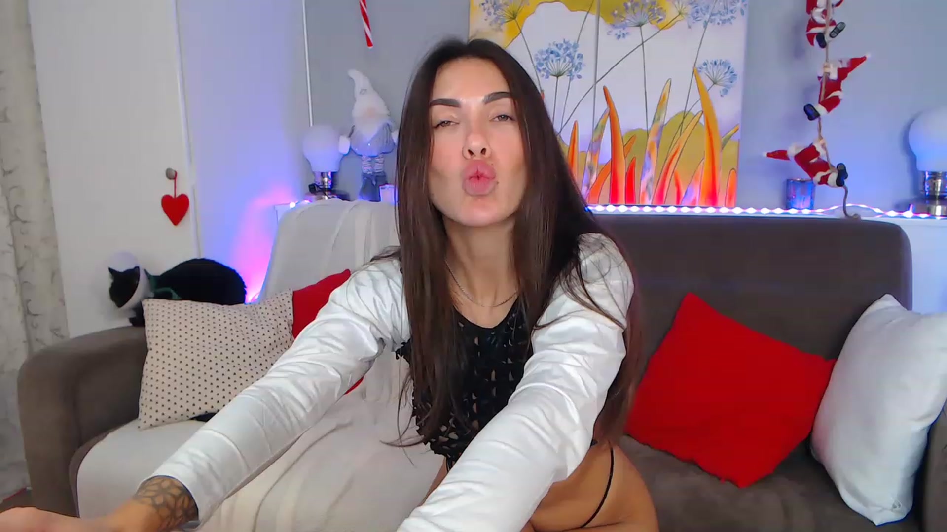 Gallery image thumbnail from VikiEvans's myfreecams stream on, 12/22/2022, 24:34 image 11 of 20