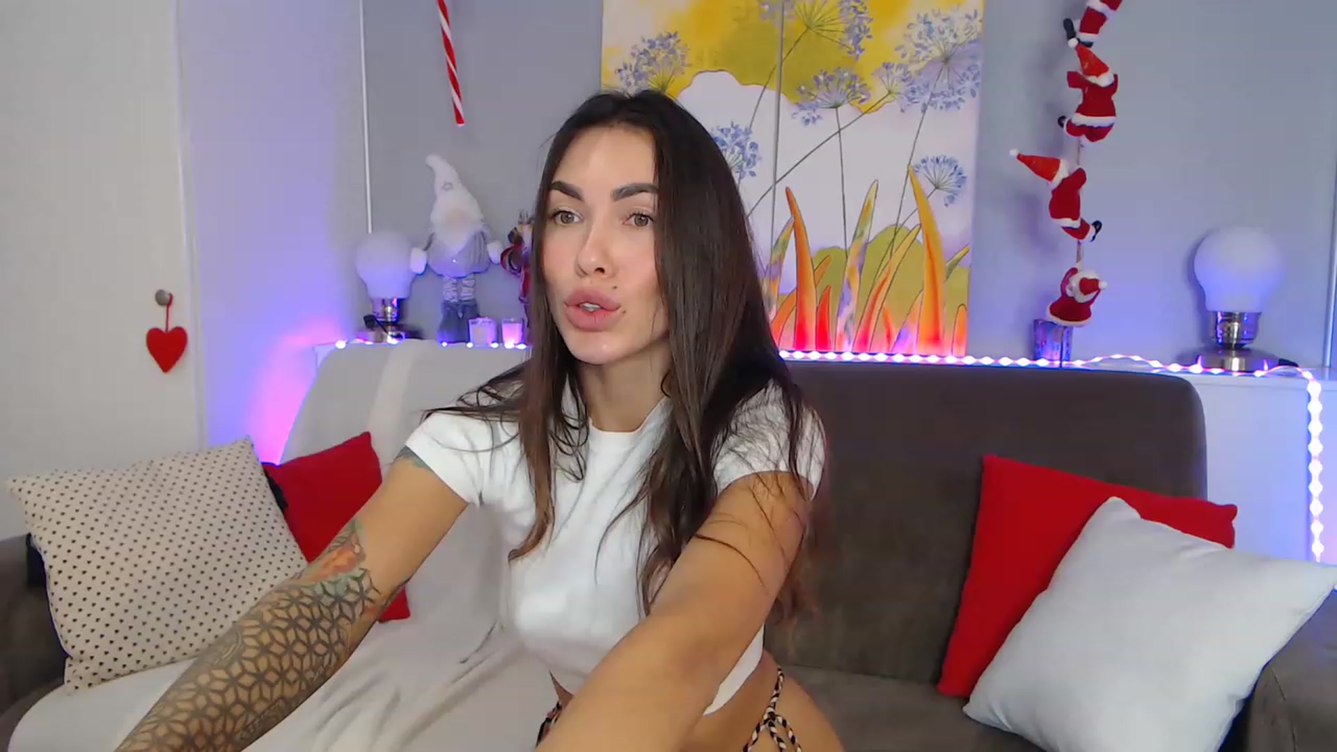Gallery image thumbnail from VikiEvans's myfreecams stream on, 12/22/2022, 17:08 image 5 of 20