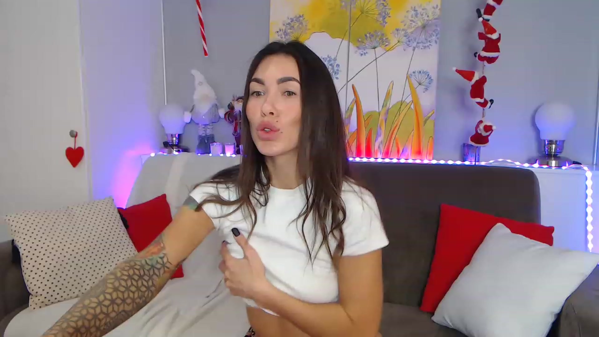 Gallery image thumbnail from VikiEvans's myfreecams stream on, 12/22/2022, 17:08 image 4 of 20