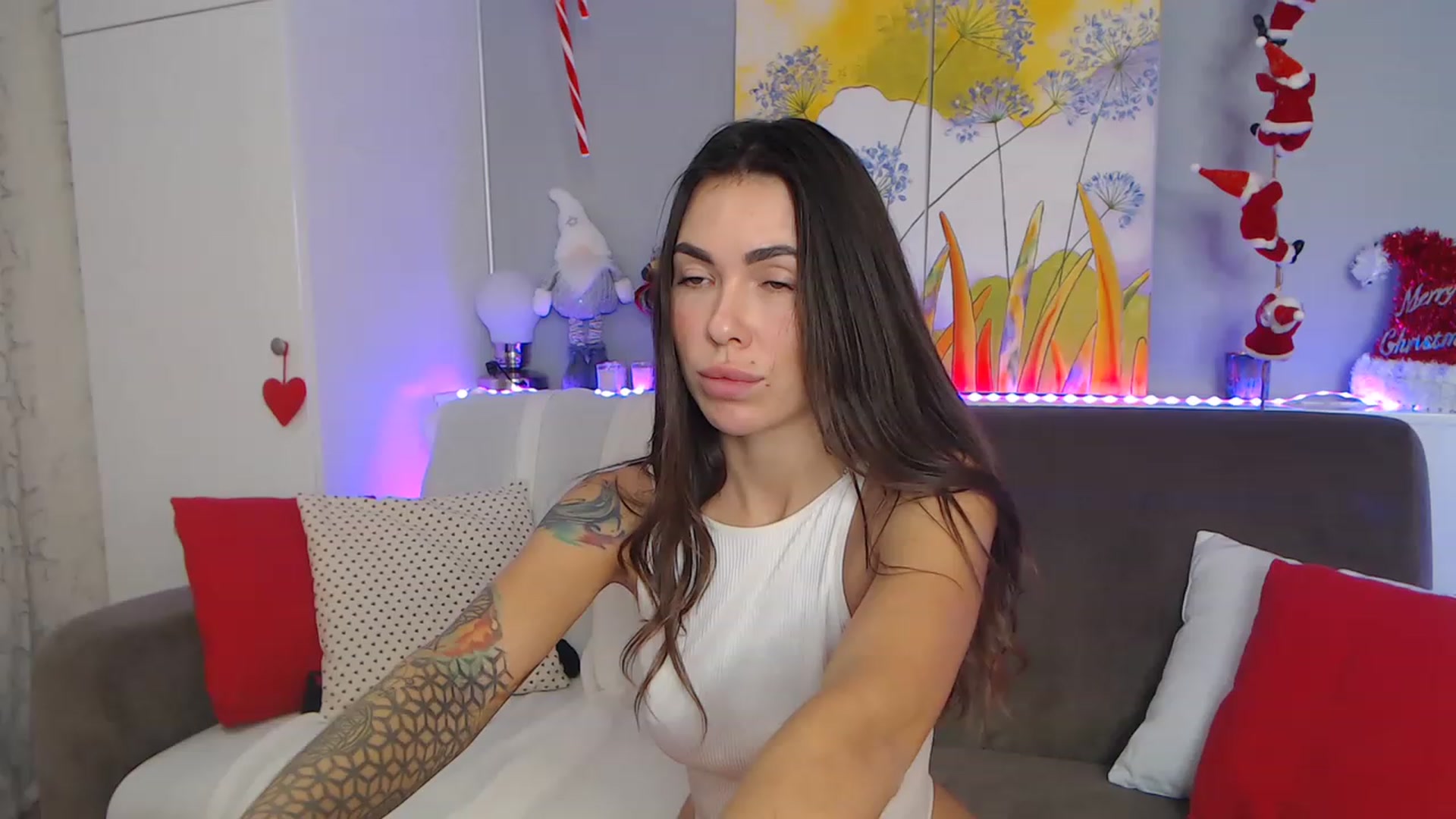 Gallery image thumbnail from VikiEvans's myfreecams stream on, 12/23/2022, 17:20 image 15 of 20