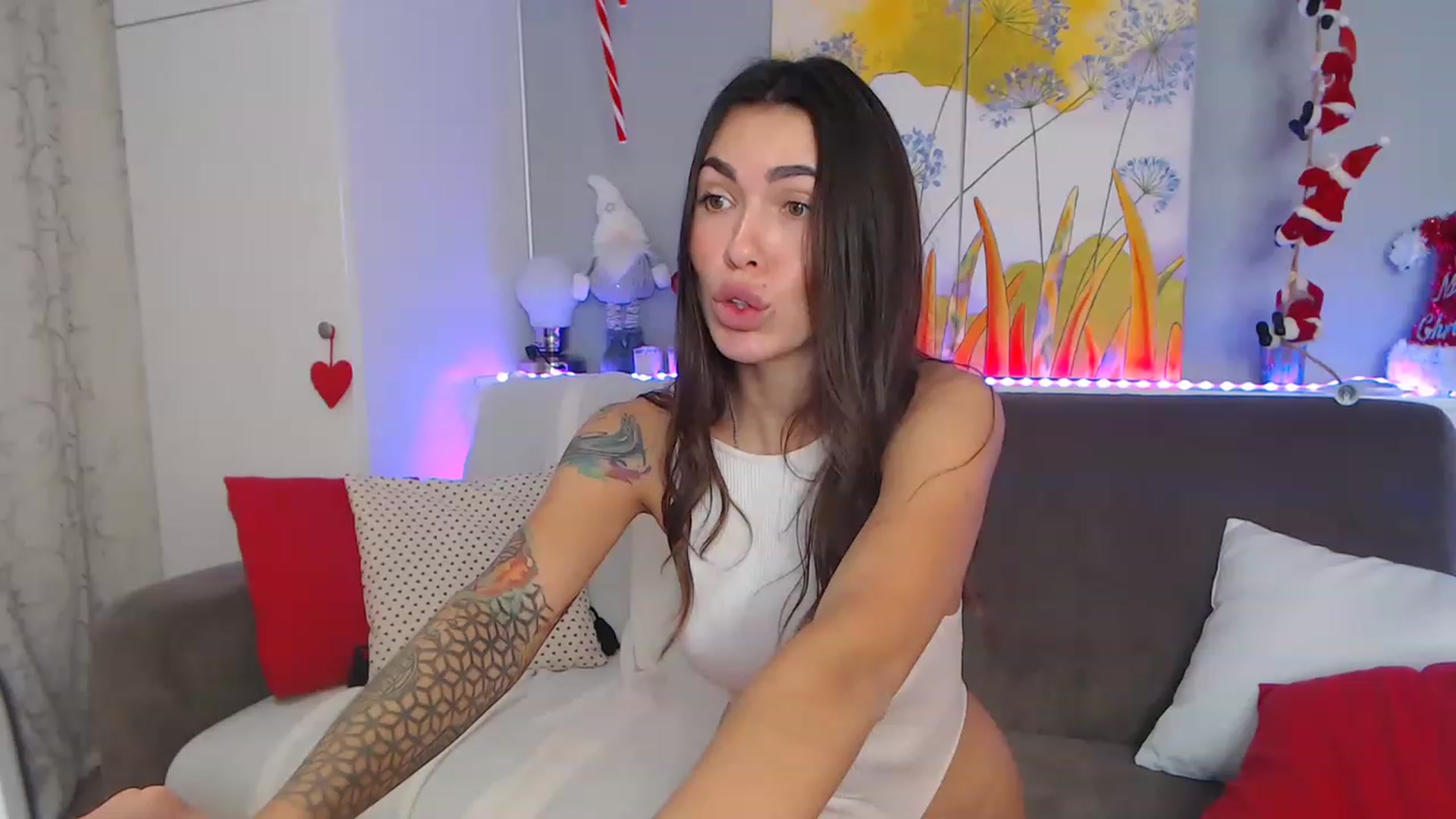Gallery image thumbnail from VikiEvans's myfreecams stream on, 12/23/2022, 20:05 image 8 of 20