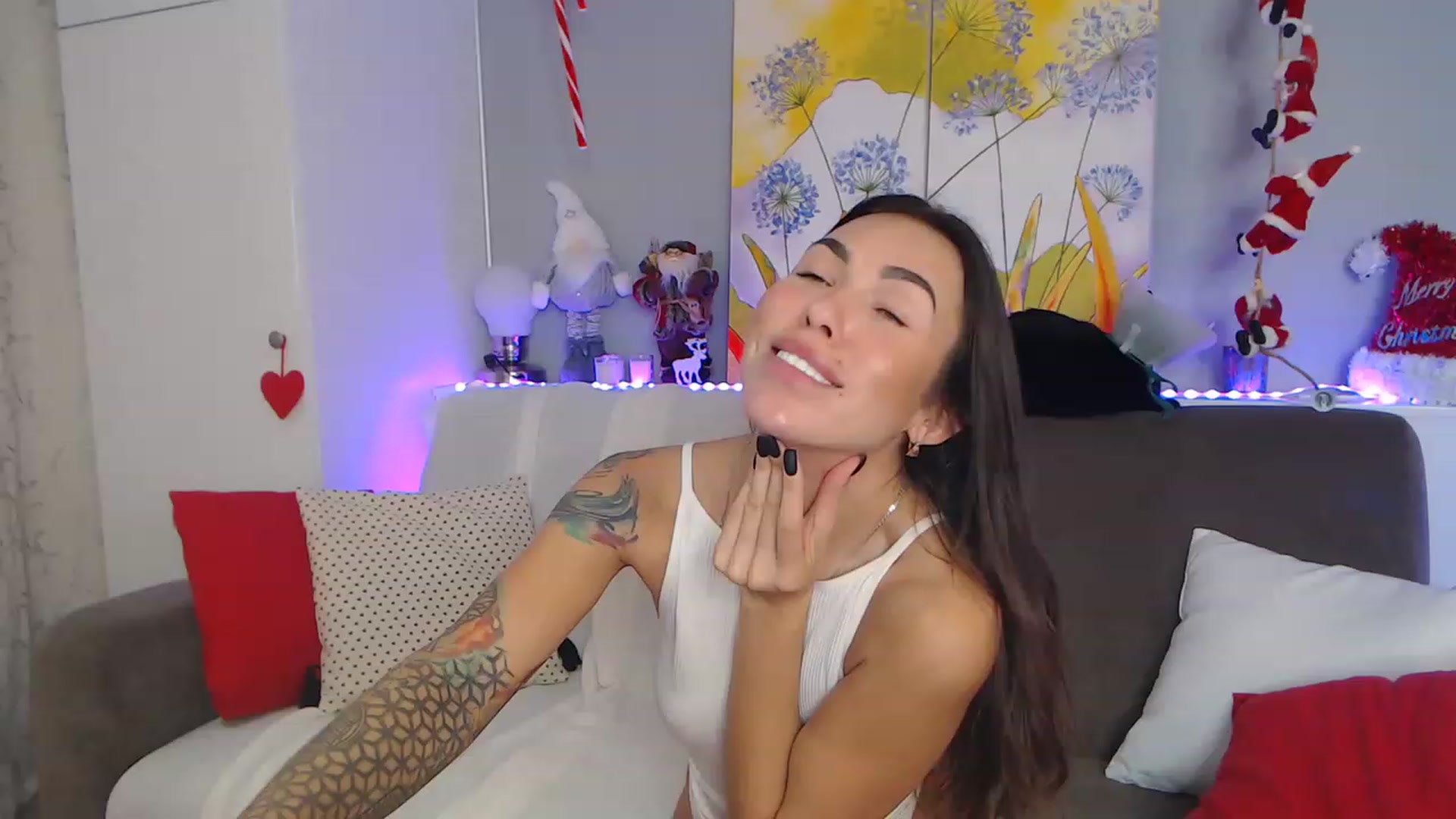 Gallery image thumbnail from VikiEvans's myfreecams stream on, 12/23/2022, 20:05 image 1 of 20