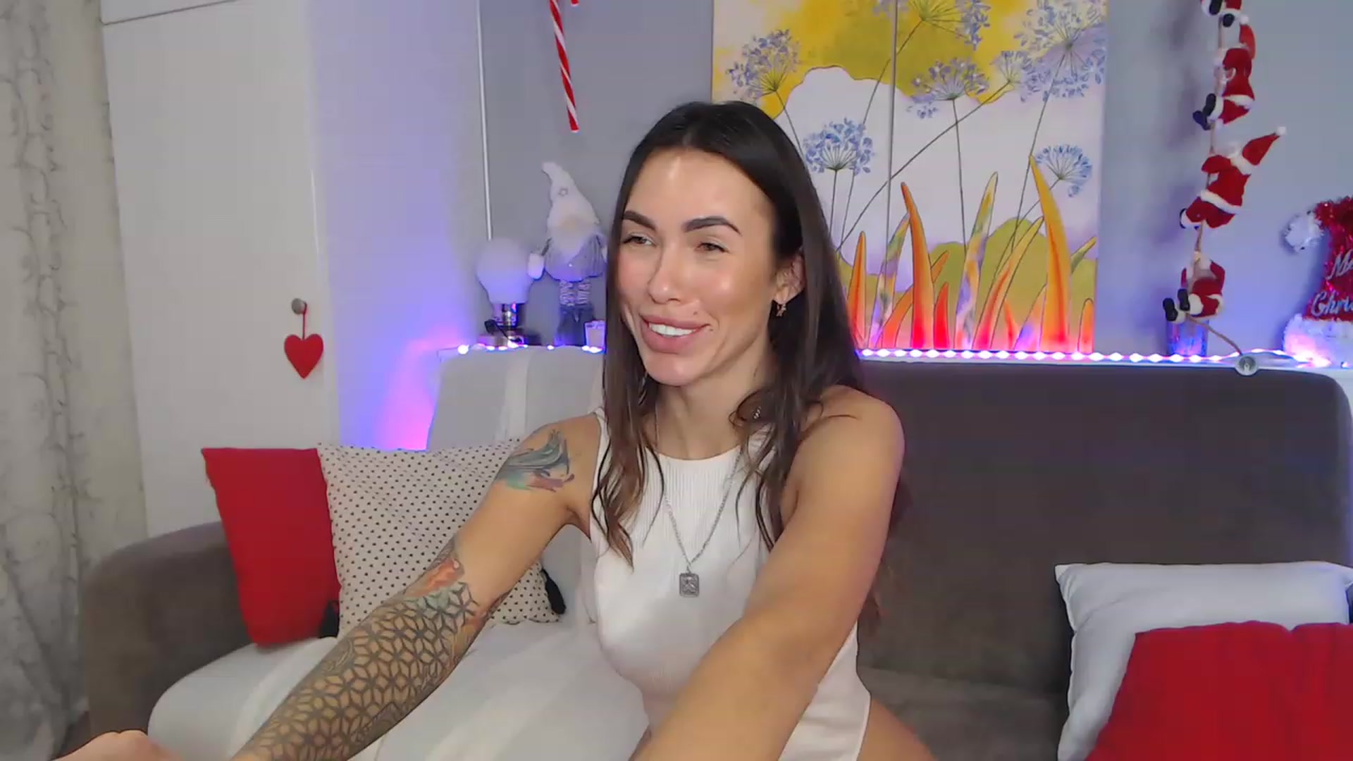 Gallery image thumbnail from VikiEvans's myfreecams stream on, 12/23/2022, 20:05 image 18 of 20