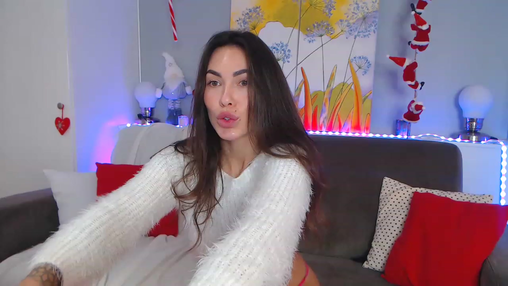 Gallery image thumbnail from VikiEvans's myfreecams stream on, 12/24/2022, 17:45 image 4 of 20