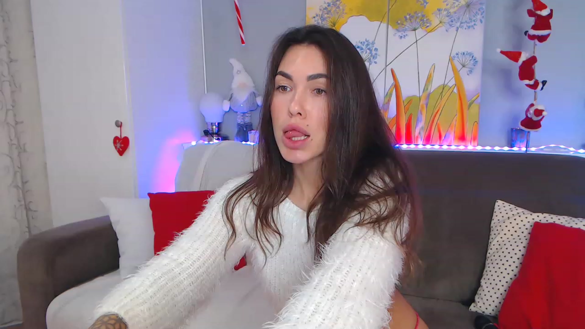 Gallery image thumbnail from VikiEvans's myfreecams stream on, 12/24/2022, 17:45 image 18 of 20