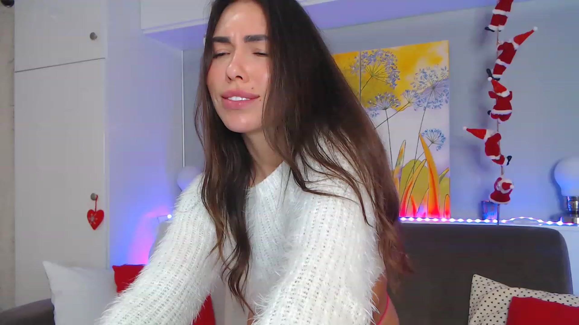 Gallery image thumbnail from VikiEvans's myfreecams stream on, 12/24/2022, 19:38 image 16 of 20