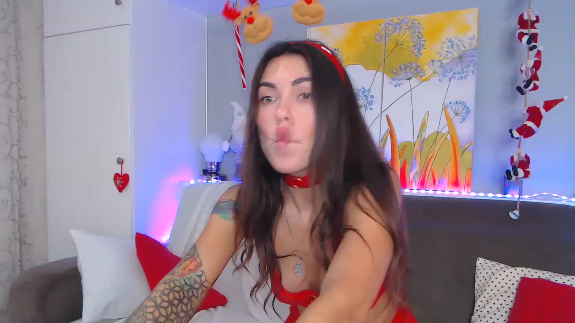 Gallery image thumbnail from VikiEvans's myfreecams stream on, 12/24/2022, 22:18 image 20 of 20