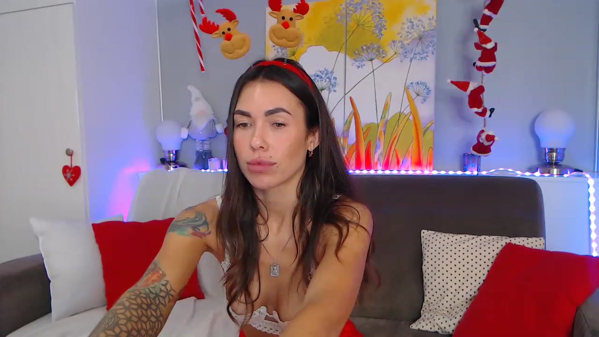 Gallery image thumbnail from VikiEvans's myfreecams stream on, 12/25/2022, 20:02 image 8 of 20