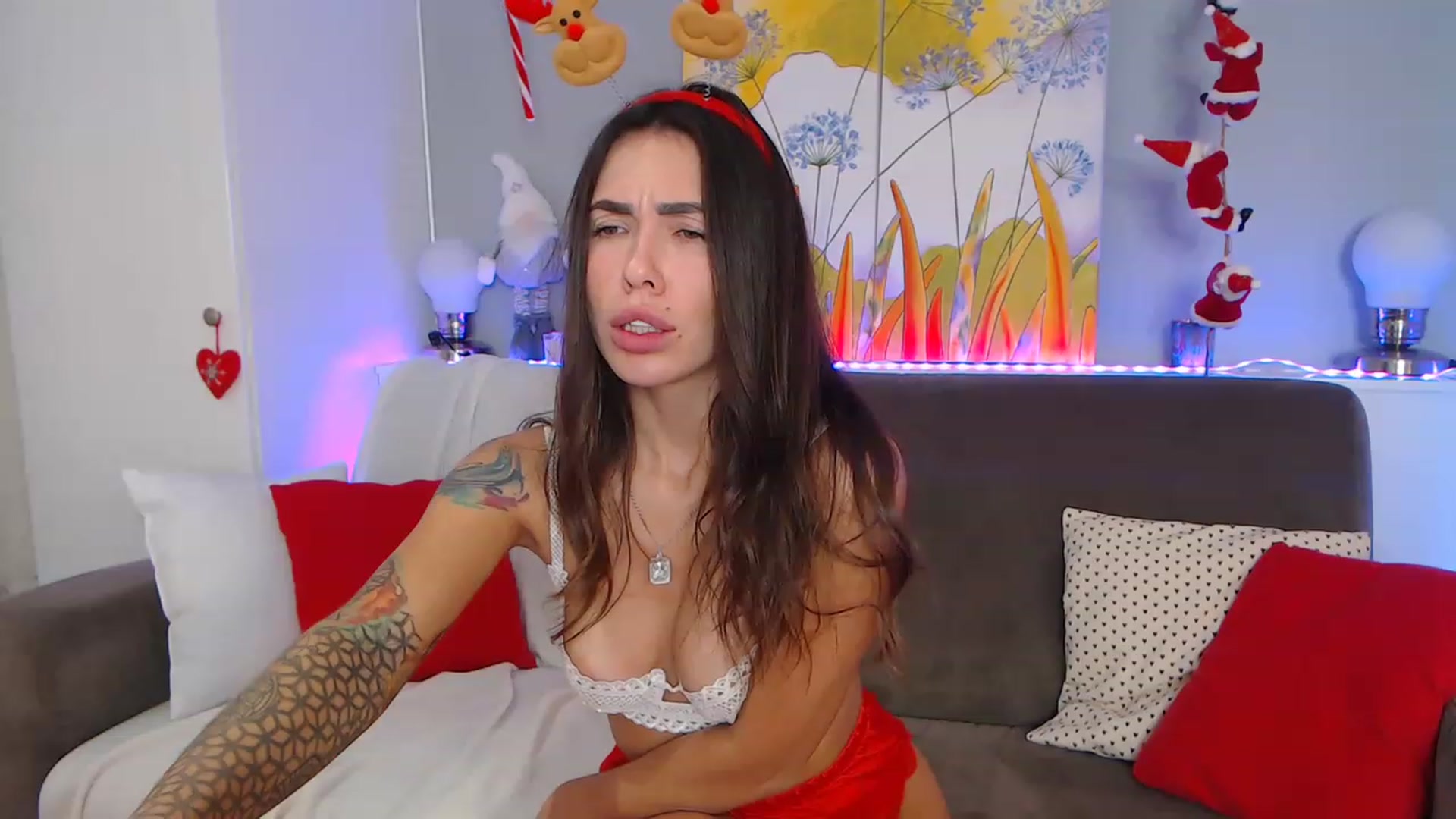 Gallery image thumbnail from VikiEvans's myfreecams stream on, 12/25/2022, 20:02 image 5 of 20
