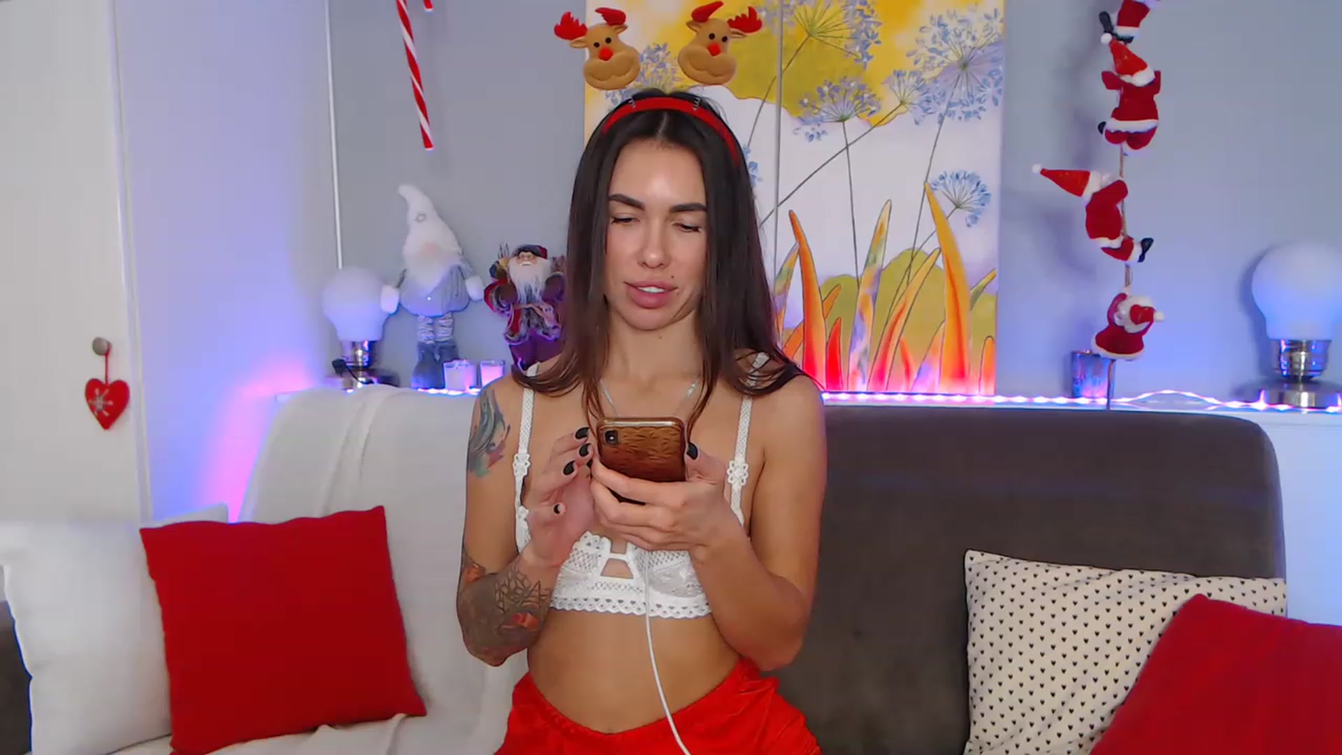 Gallery image thumbnail from VikiEvans's myfreecams stream on, 12/25/2022, 20:02 image 17 of 20